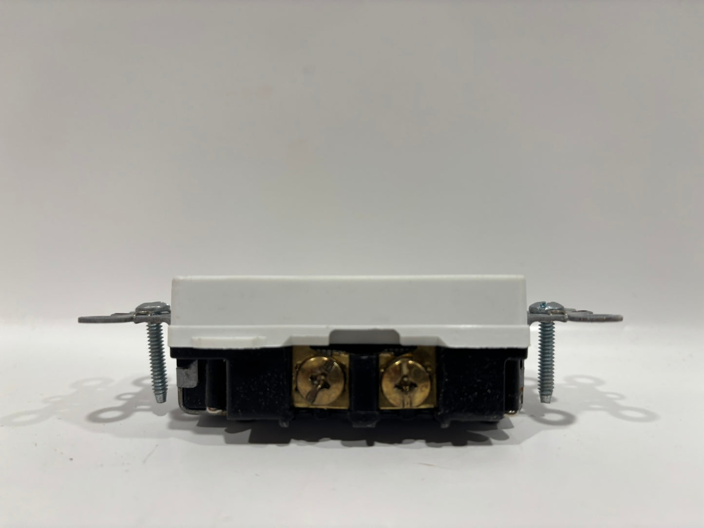 20 PK Legrand TR26252-W 15A 125V Tamper-Resistant Decorator Receptacle