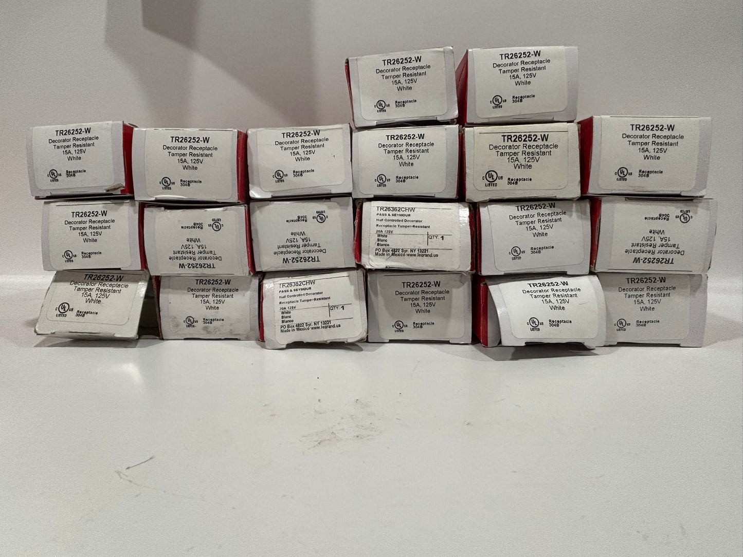20 PK Legrand TR26252-W 15A 125V Tamper-Resistant Decorator Receptacle