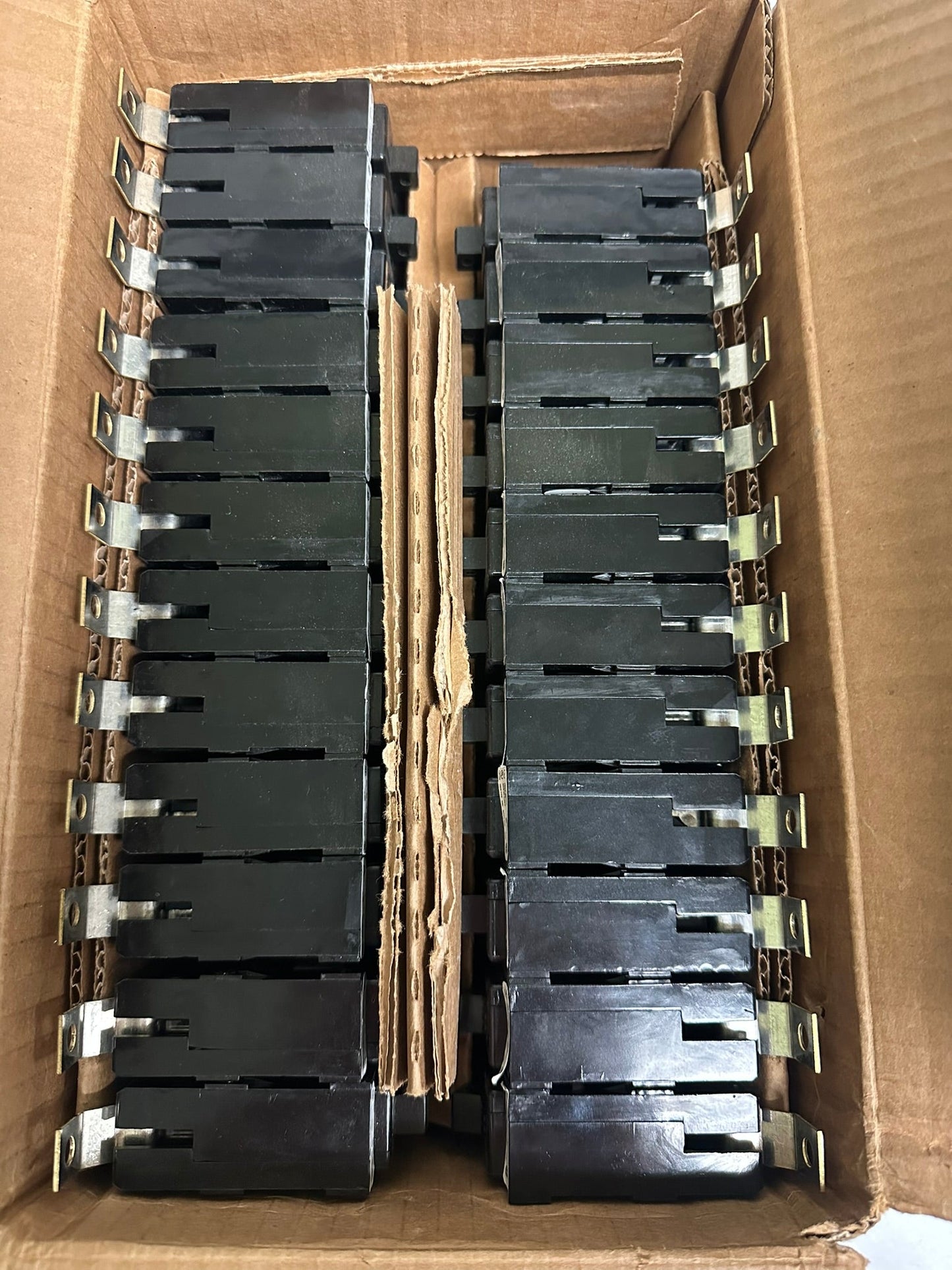 23 PK New Eaton Cutler-Hammer BAB1020 20A 1-Pole 120/240V Circuit Breaker