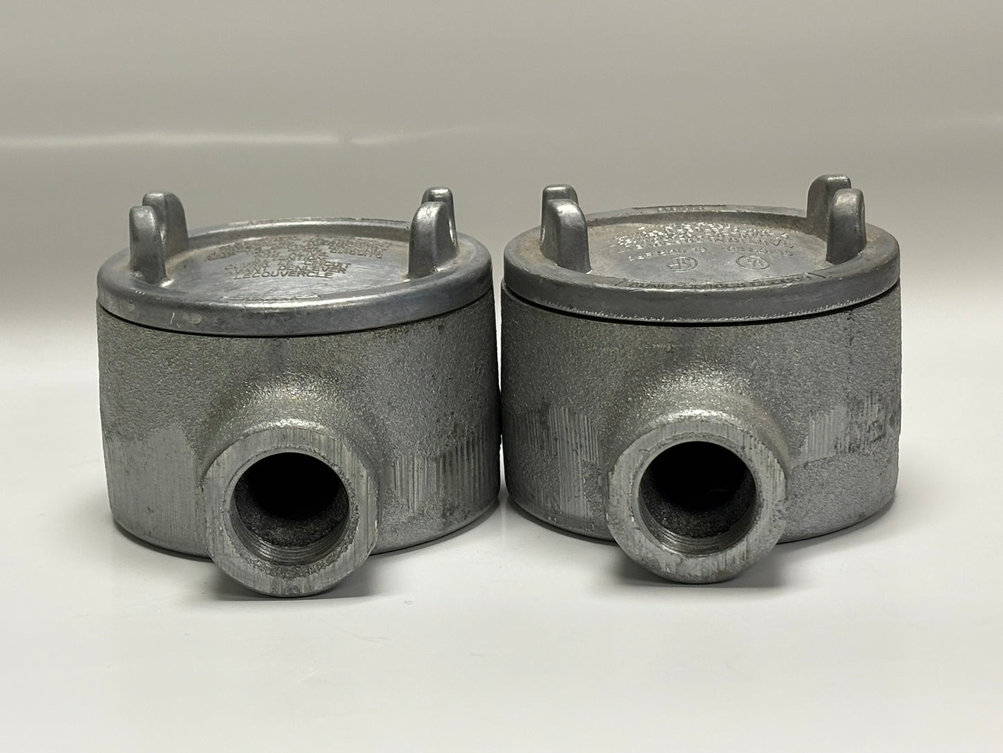 2 PK Crouse-Hinds 0101639 GUA-16 1/2″ Explosion-Proof Conduit Outlet Box with Cover