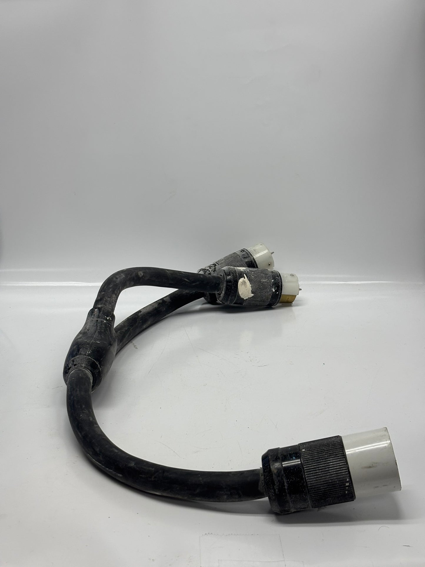 Marinco 19200008 50 Amp Y-Splitter‚ CA Standard Twist-Lock Ends; 3-Feet 6/4 SEOOW Cable; for 50A Temp; Black