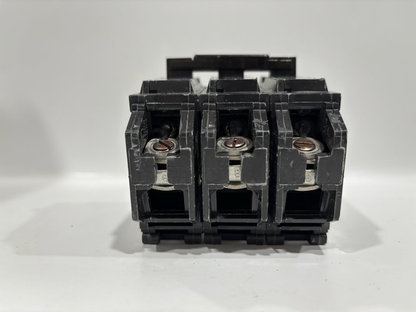 New GE Consumer & Industrial 2 pole 40 AMP circuit breaker THQB2140