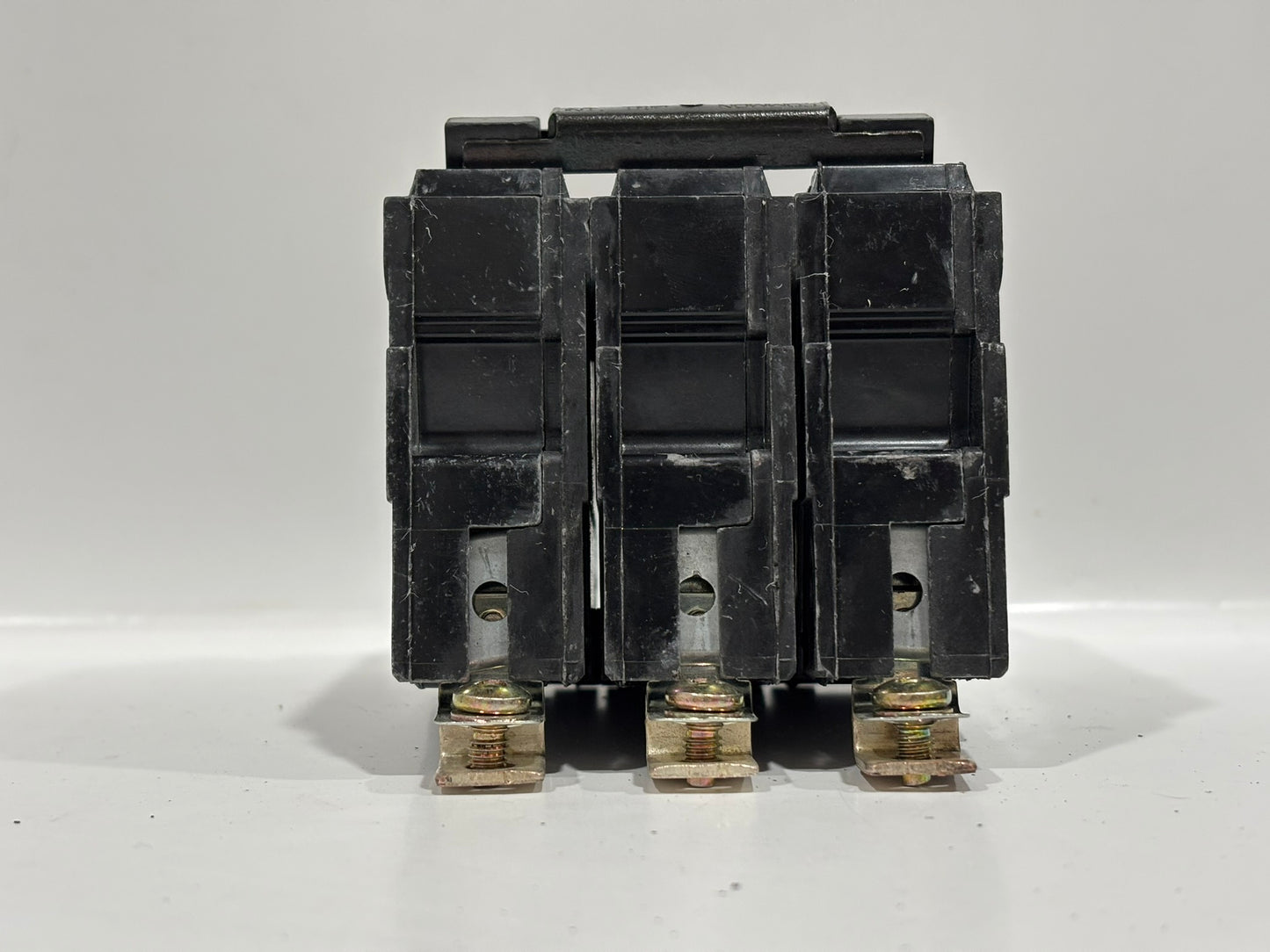 New GE Consumer & Industrials 30 AMP 3 Pole Circuit Breaker THQB32030