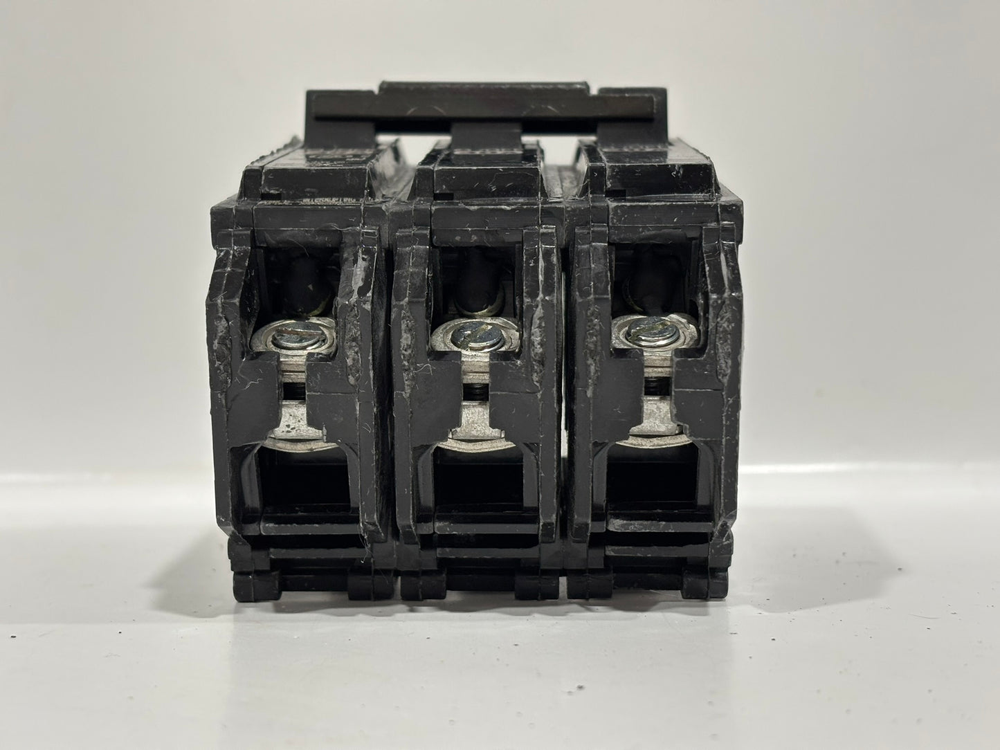 New GE Consumer & Industrials 30 AMP 3 Pole Circuit Breaker THQB32030