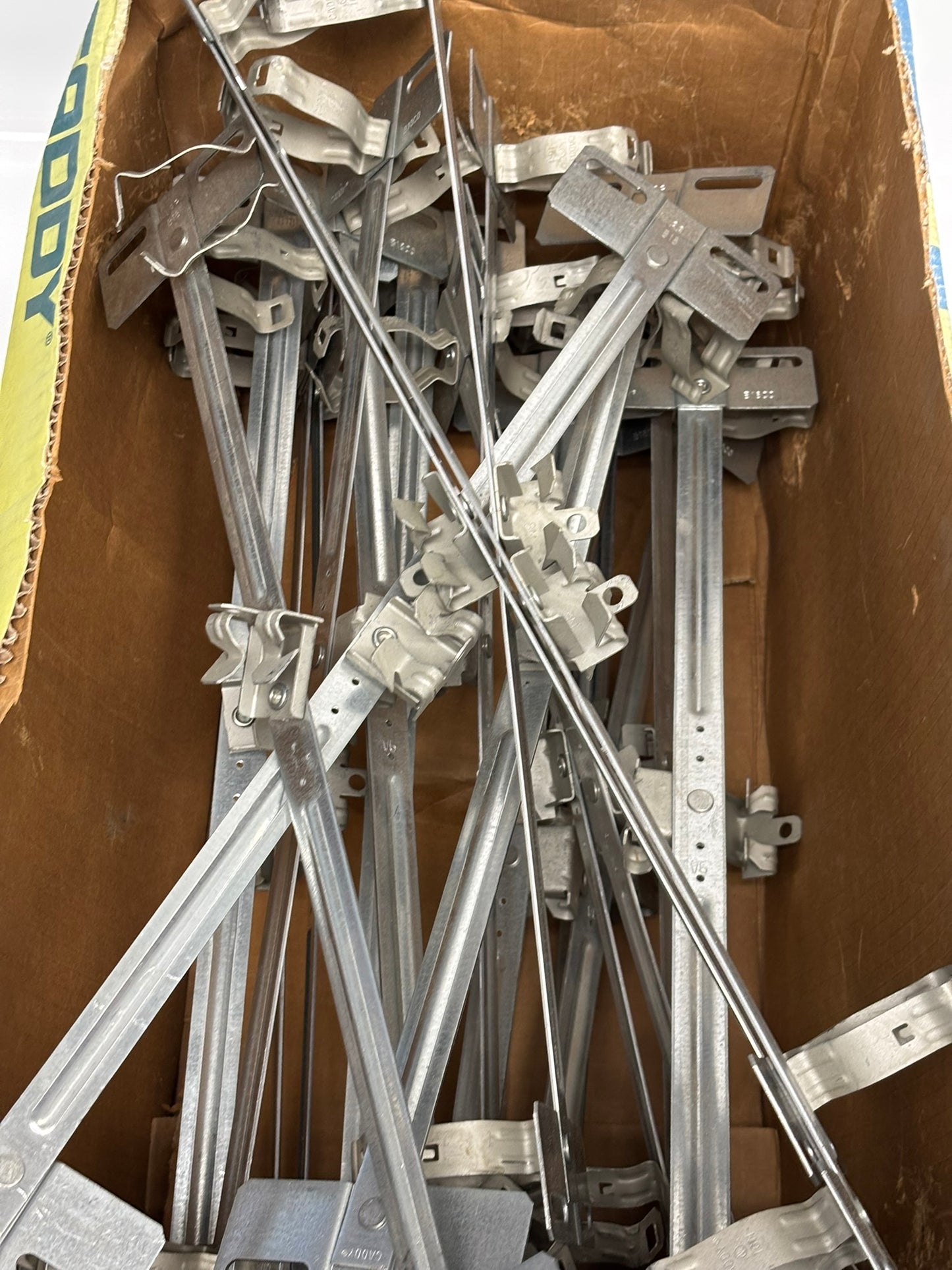23-Pack NVENT CADDY 16MB1858CO B18-CO-EM Box/Multiple Conduit Hanger with Flange Clip, 1" EMT, 5/16"-1/2" Flange