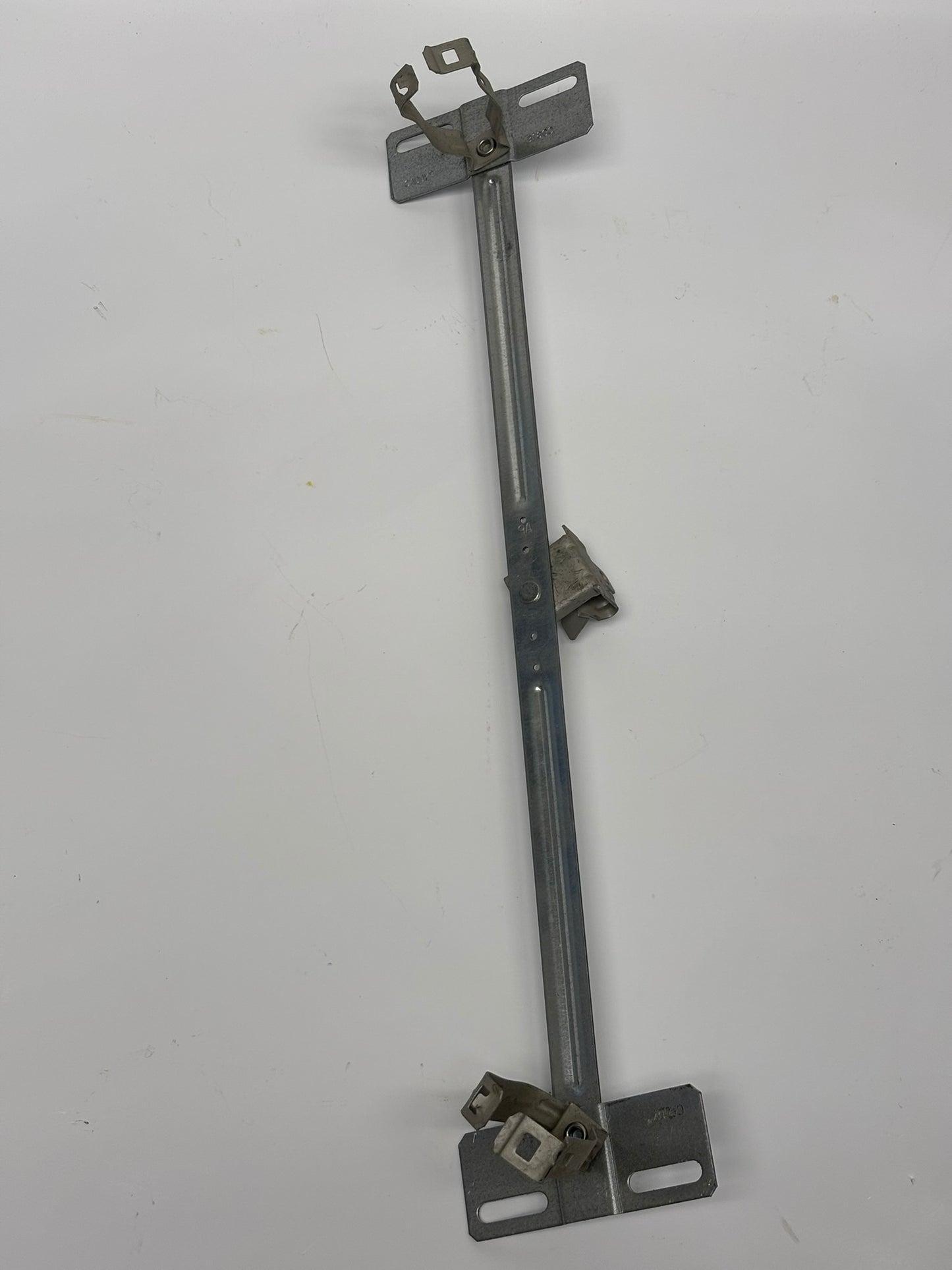 23-Pack NVENT CADDY 16MB1858CO B18-CO-EM Box/Multiple Conduit Hanger with Flange Clip, 1" EMT, 5/16"-1/2" Flange
