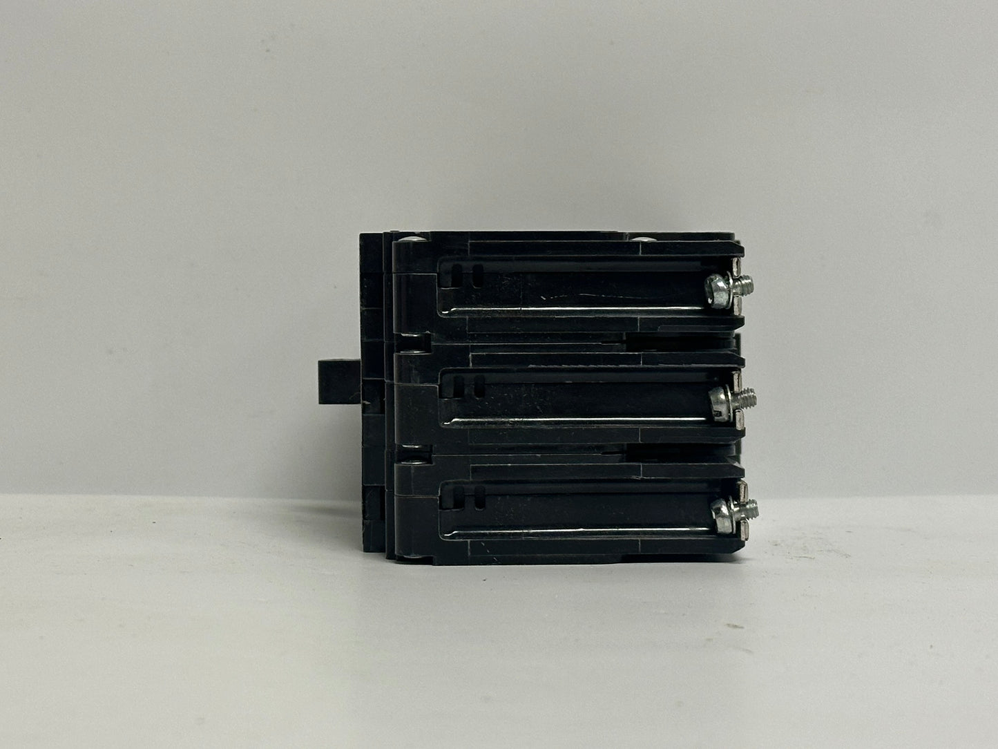 Square D EDB34050 – NO BOX 50A 3-Pole Molded Case Circuit Breaker for 480Y/277V Systems