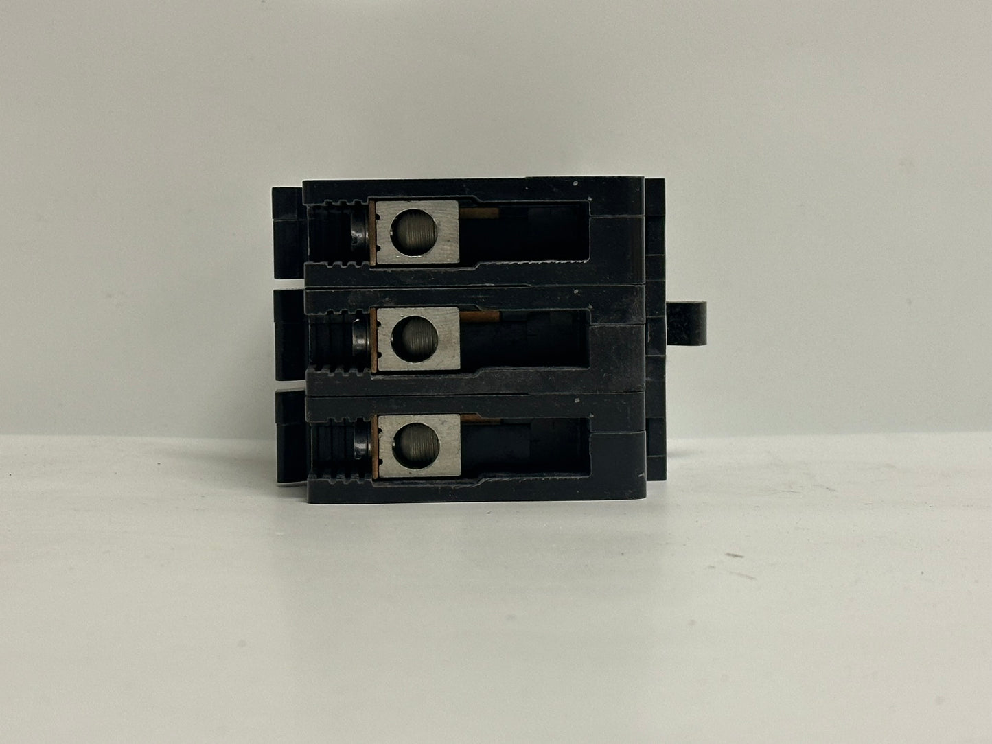 Square D EDB34050 – NO BOX 50A 3-Pole Molded Case Circuit Breaker for 480Y/277V Systems