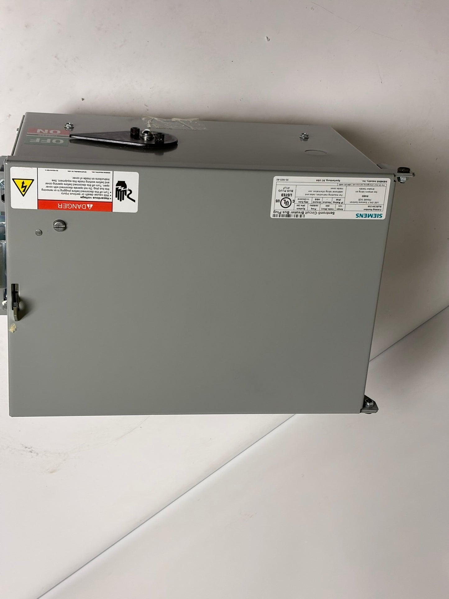 Siemens SLEC301250 Sentron Circuit Breaker Bus Plug, 125A, 600V, 50/60Hz