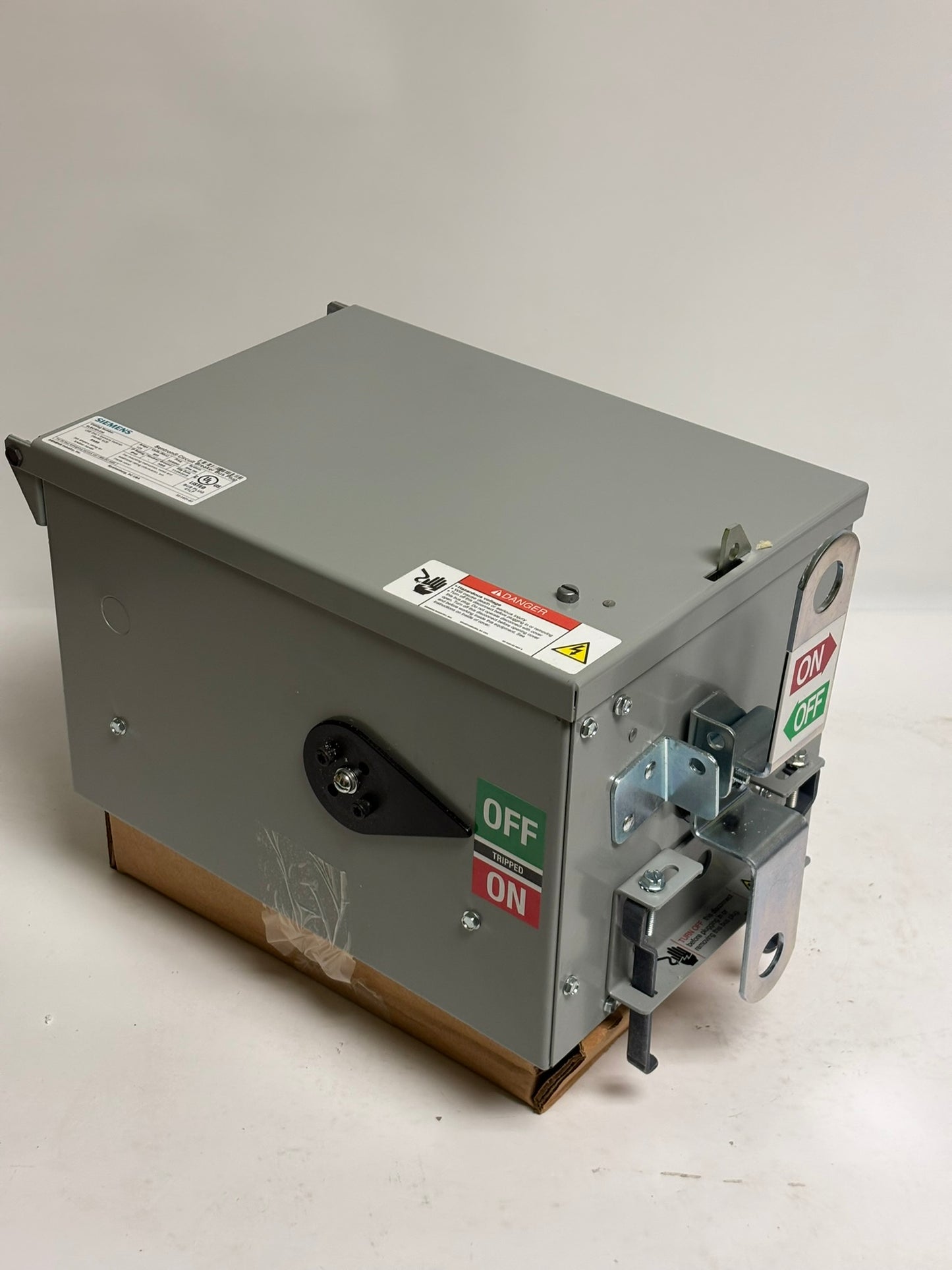 Siemens SLEC301250 Sentron Circuit Breaker Bus Plug, 125A, 600V, 50/60Hz