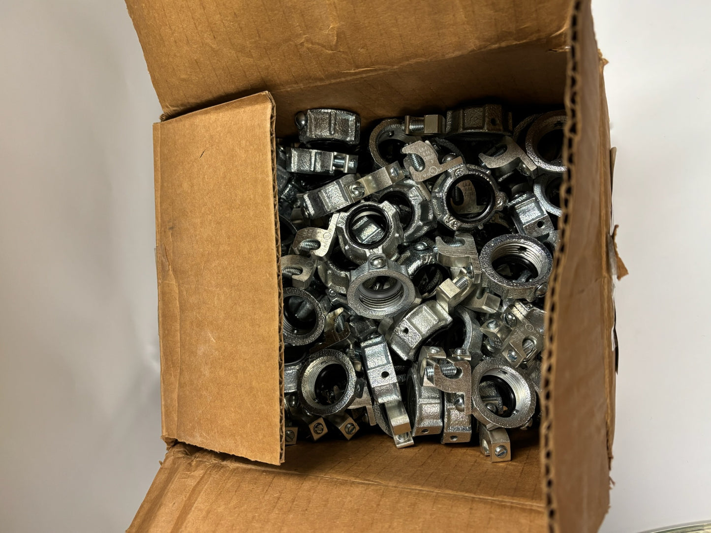 100 PK RACO 1213 Grounding Bushing with Lay-In Lug, 3/4" Trade Size, Malleable Iron