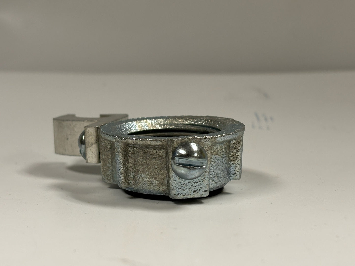 100 PK RACO 1213 Grounding Bushing with Lay-In Lug, 3/4" Trade Size, Malleable Iron