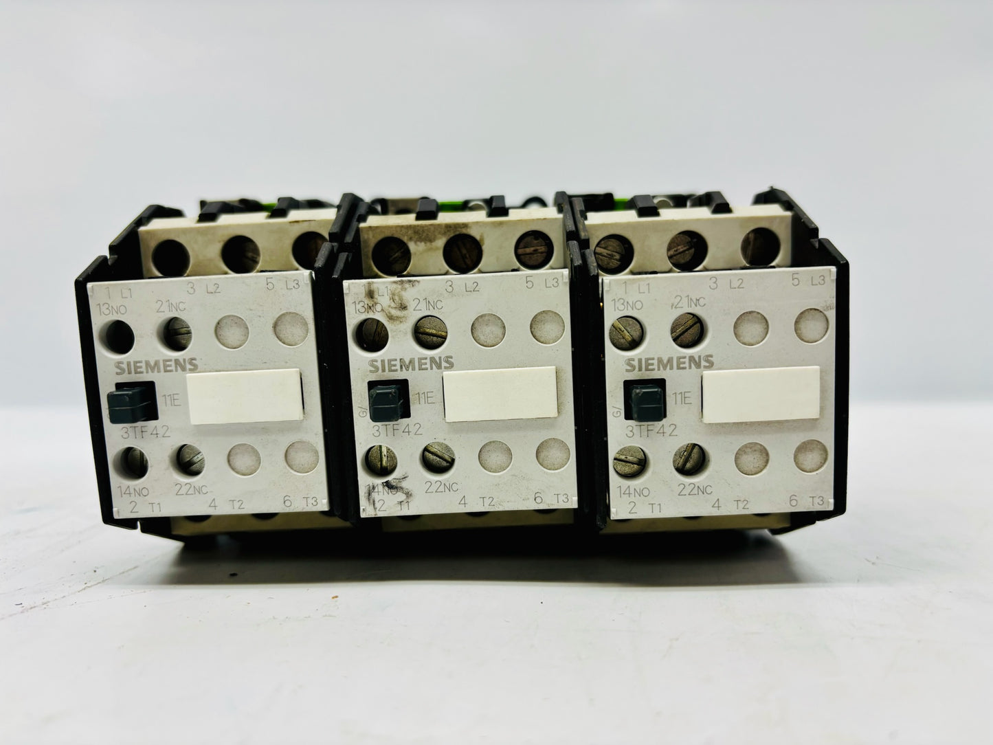 3 Pk Siemens 3TF42 Three-Phase AC Contactor Overview
