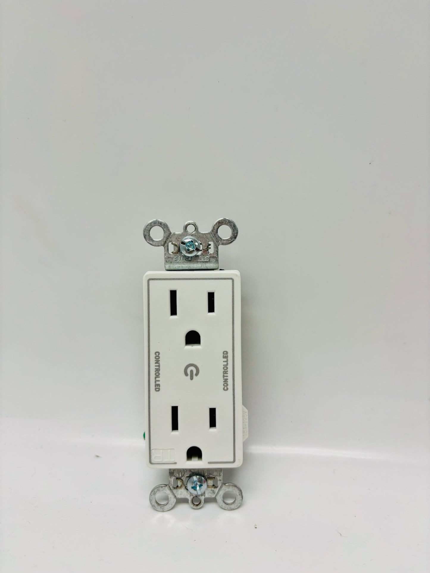 10Pk White Pass & Seymour TR26262 Tamper-Resistant Duplex Receptacle by Legrand