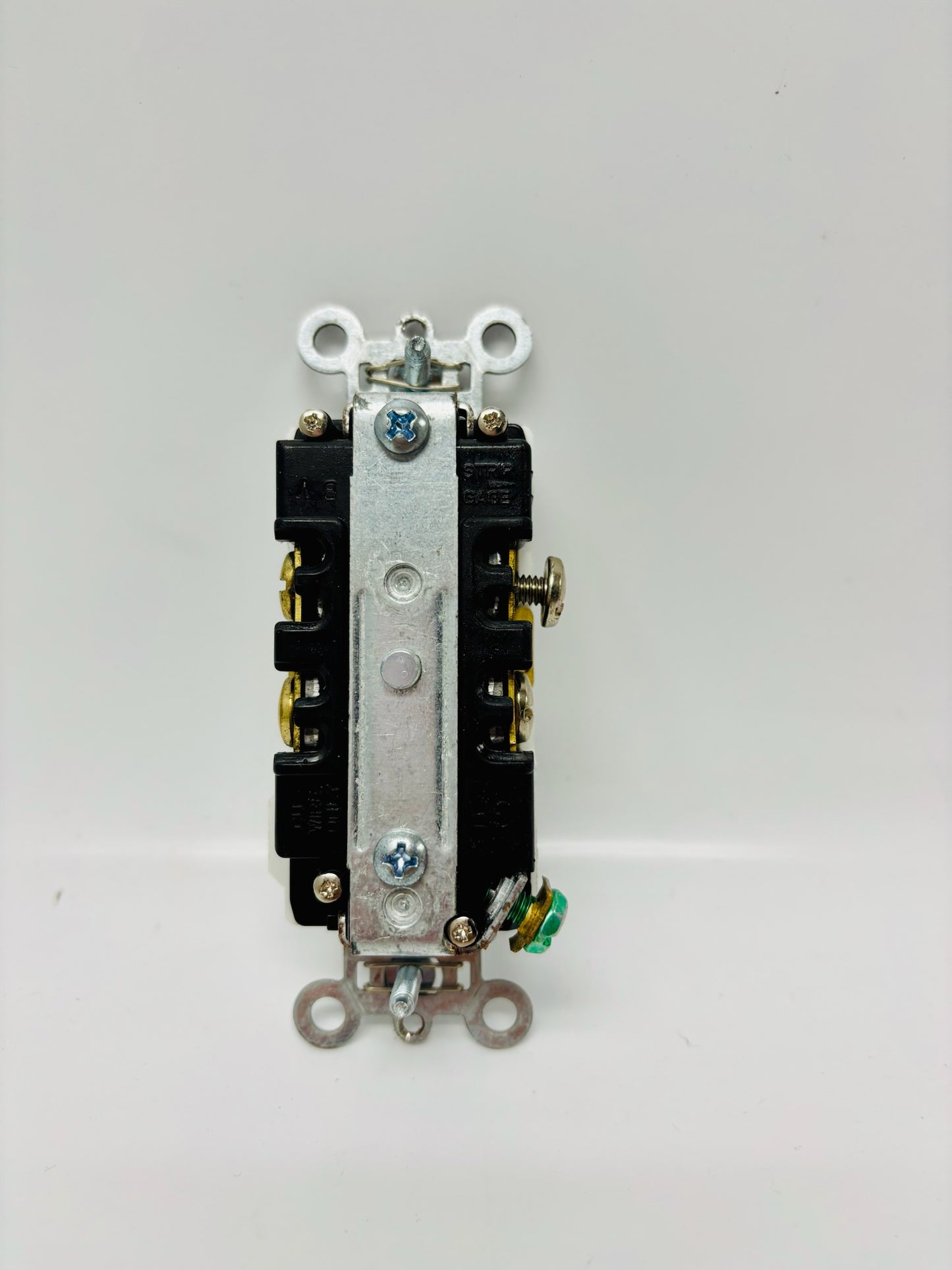 10Pk White Pass & Seymour TR26262 Tamper-Resistant Duplex Receptacle by Legrand