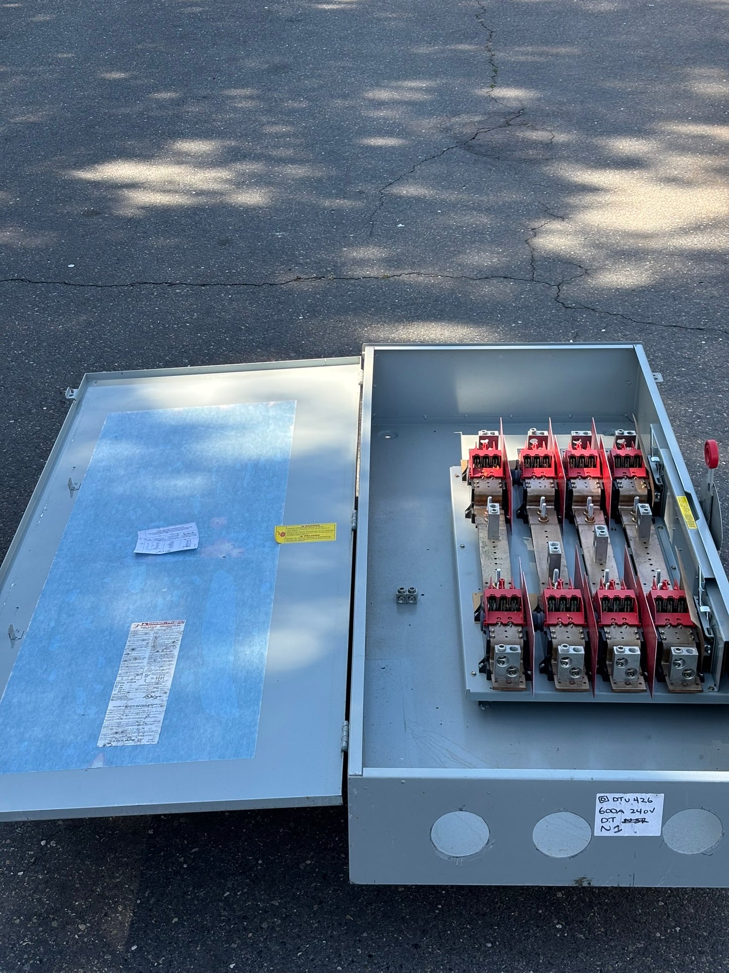 Square D DTU426 Safety Switch, Double Throw, Non Fusible, 4P4W, 240VAC, 600A, No Box