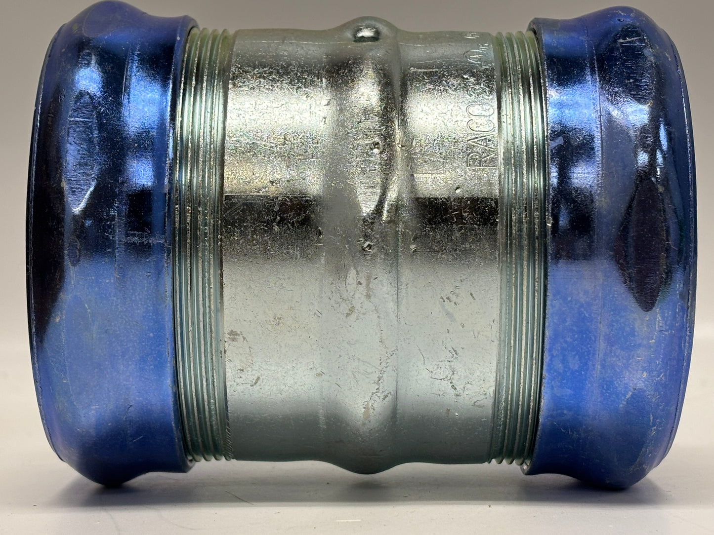 RACO 2952RT 3″ EMT Compression Raintight Coupling, Zinc-Plated Steel