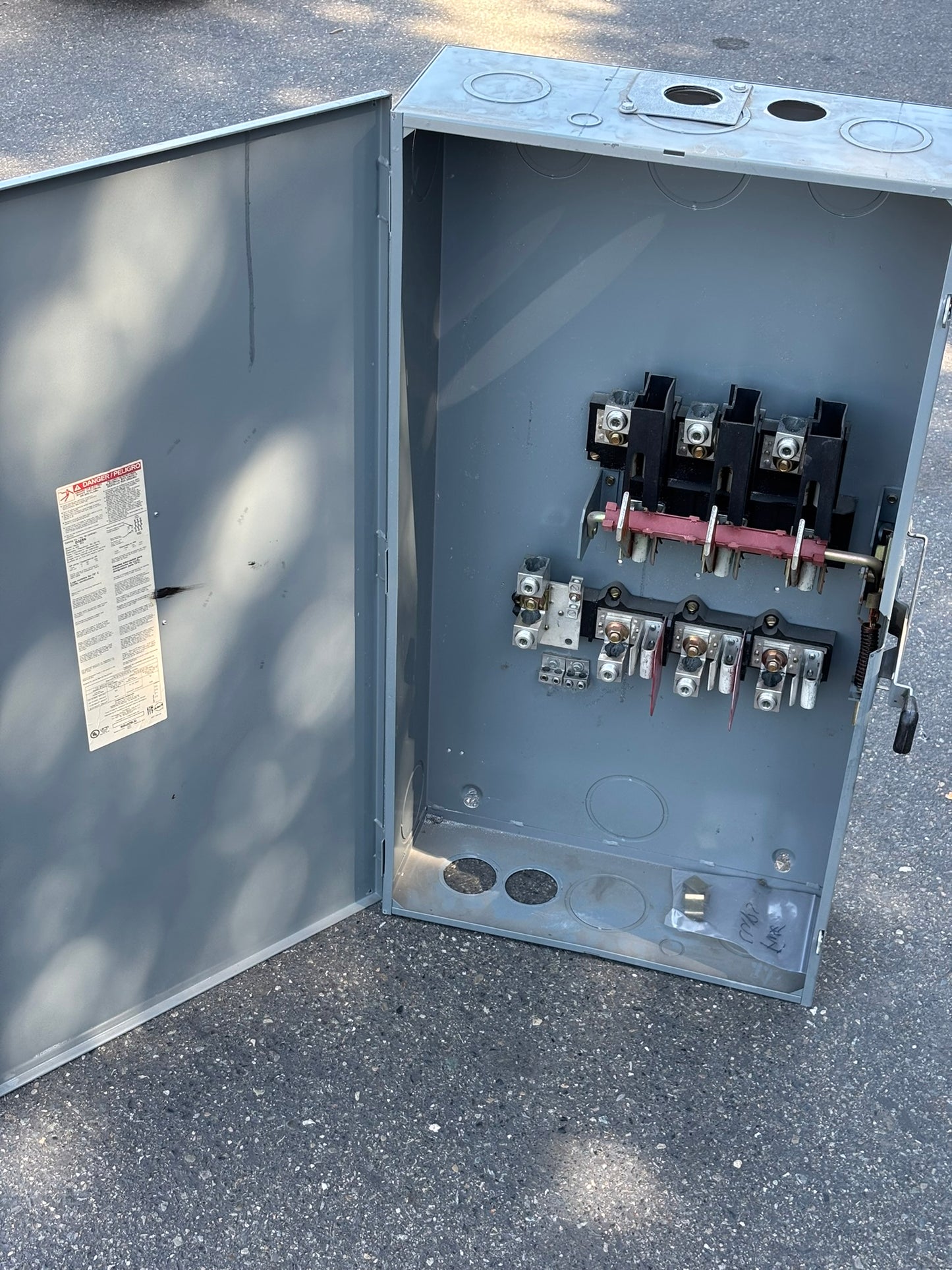 Square D D325N General Duty Safety Switch, Fusible, 3P4W, 240VAC, 400A, No Box