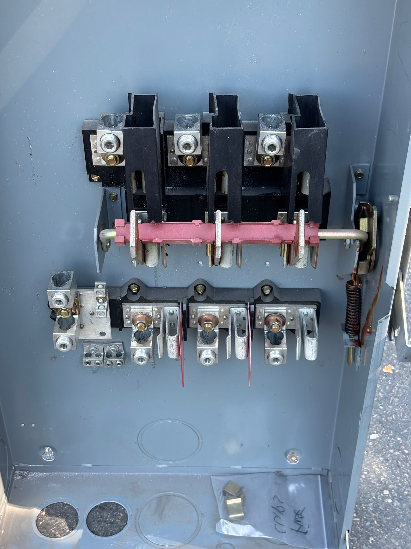 Square D D325N General Duty Safety Switch, Fusible, 3P4W, 240VAC, 400A, No Box