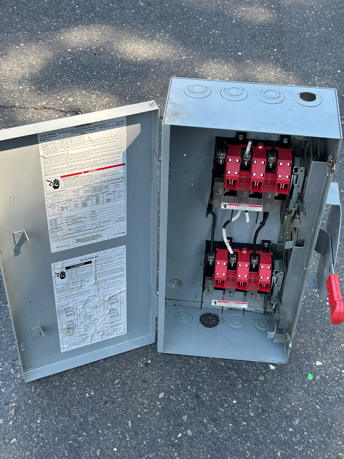 Siemens DTNF322 Non-Fusible Double Throw Safety Switch, 60A, 240VAC, 250VDC, No Box