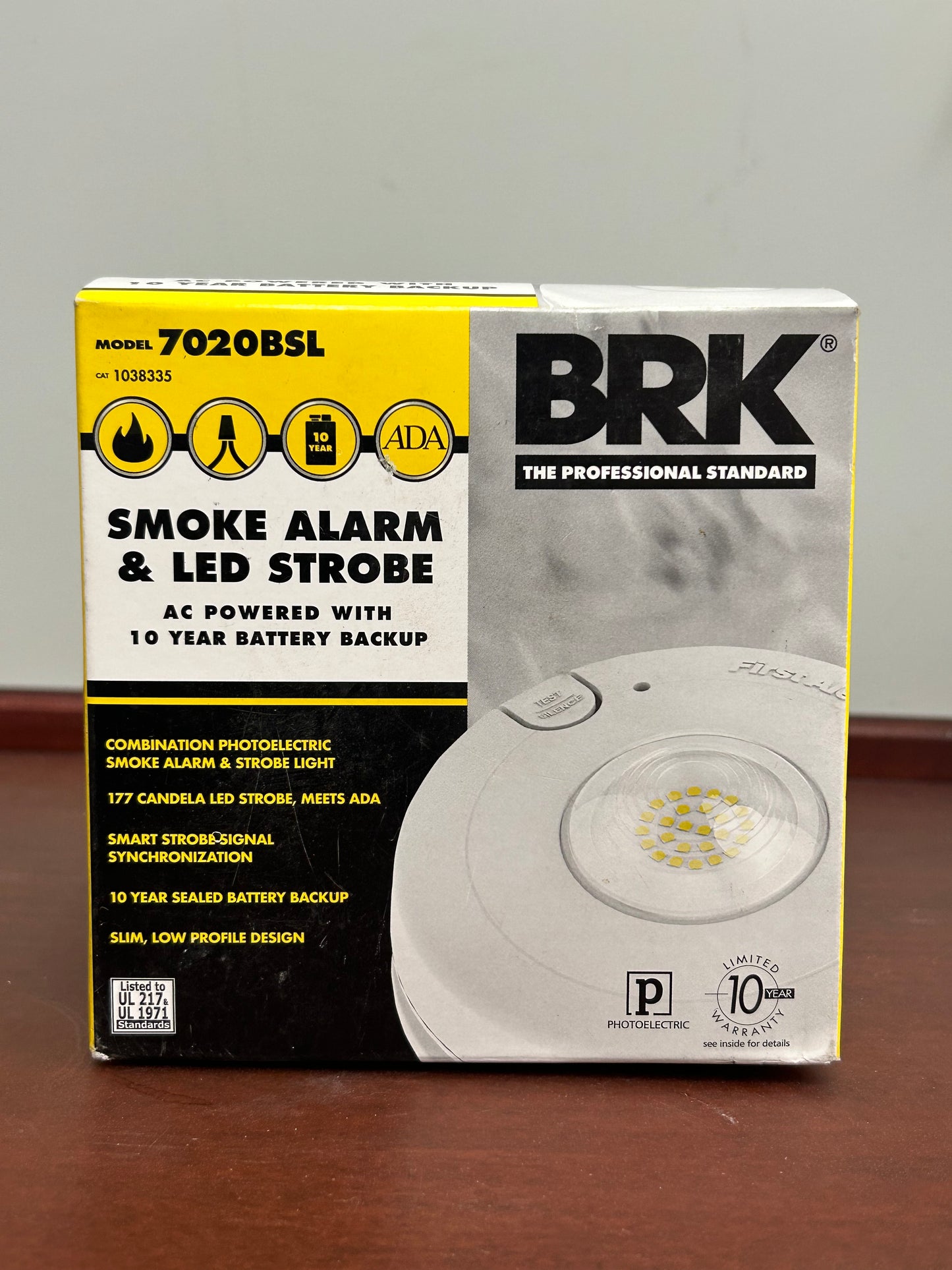 BRK 7020BSL Alert Smoke Alarm & Led Strobe AC Powered 10 year Battery Backup