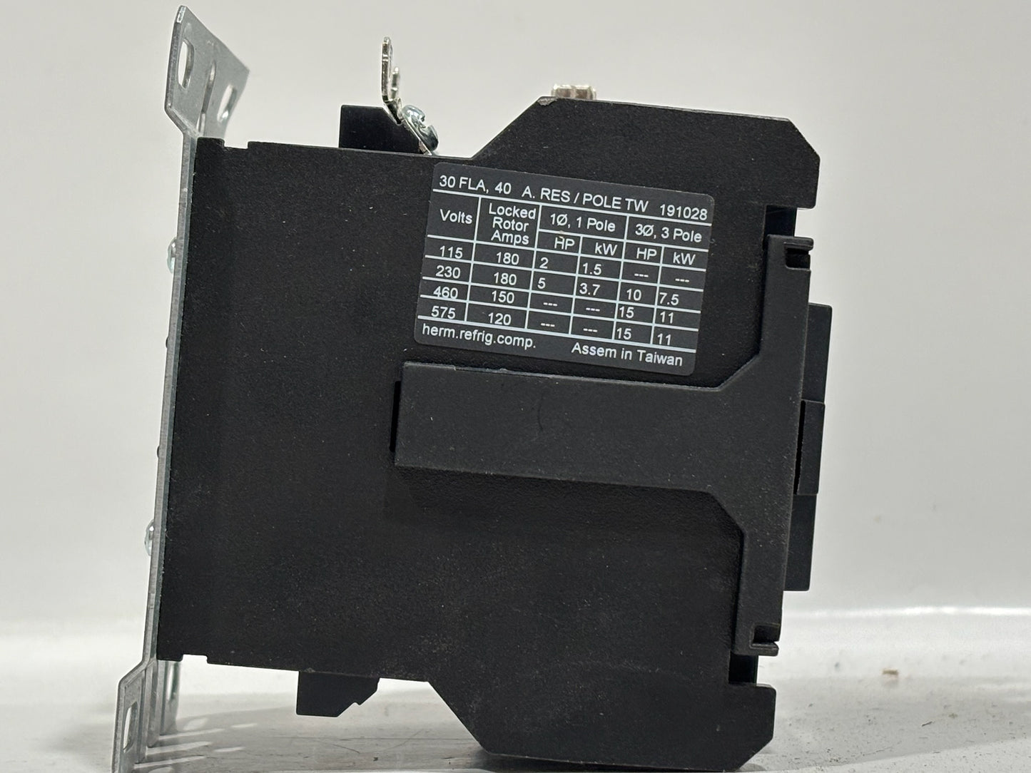 Eaton C25DND230A 2-Pole 30A Contactor – 120V Coil for HVAC Applications