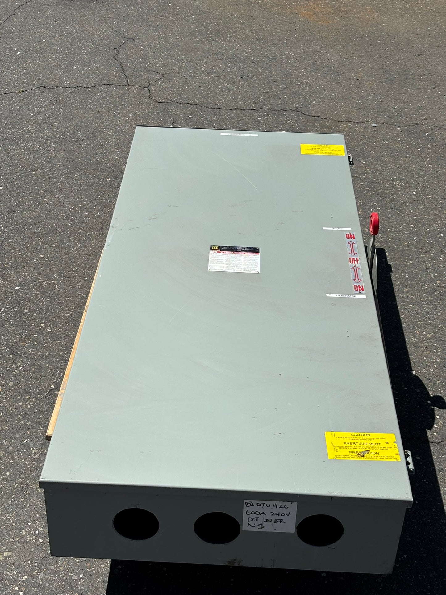 Square D DTU426 Safety Switch, Double Throw, Non Fusible, 4P4W, 240VAC, 600A, No Box