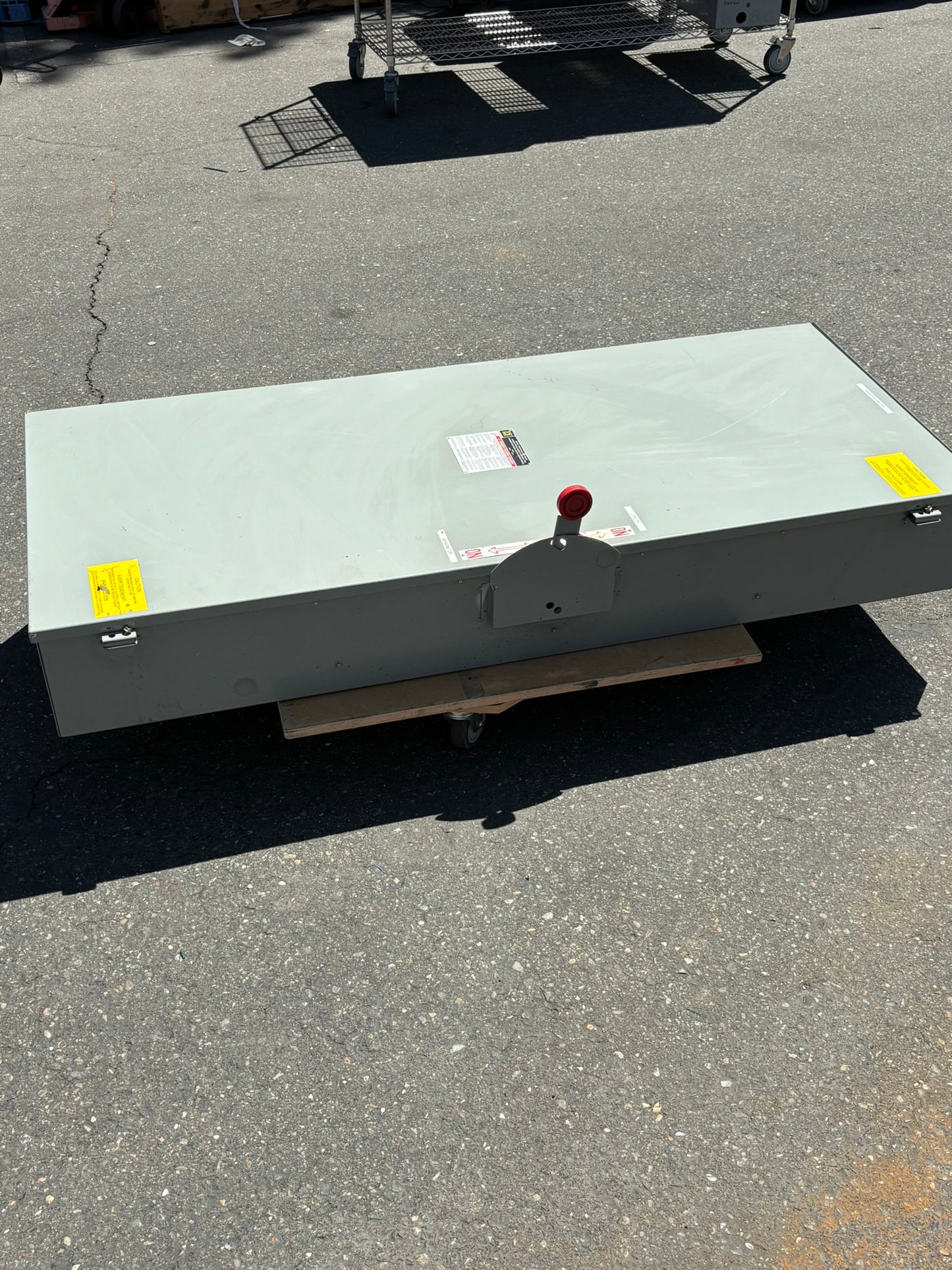 Square D DTU426 Safety Switch, Double Throw, Non Fusible, 4P4W, 240VAC, 600A, No Box
