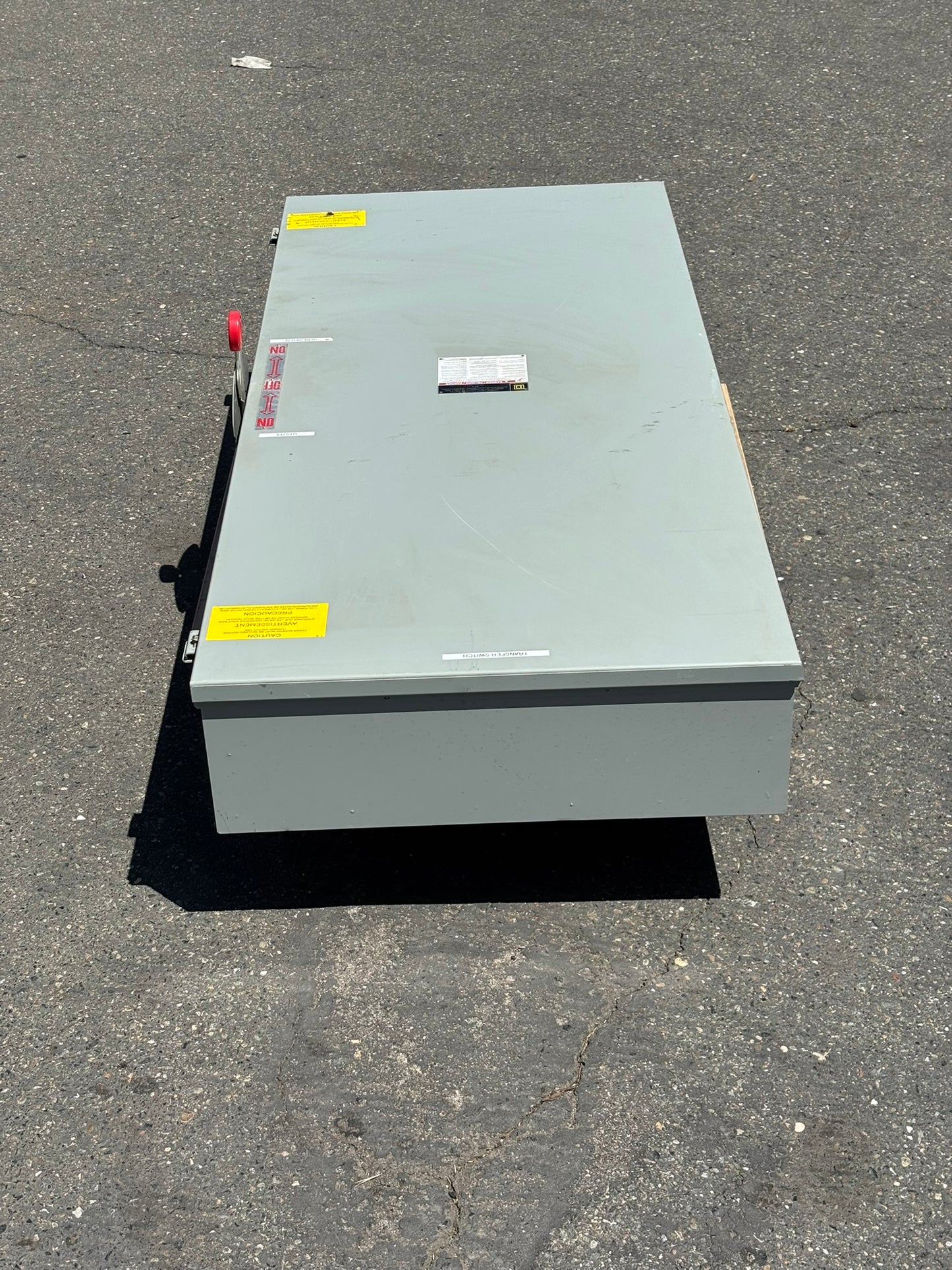 Square D DTU426 Safety Switch, Double Throw, Non Fusible, 4P4W, 240VAC, 600A, No Box