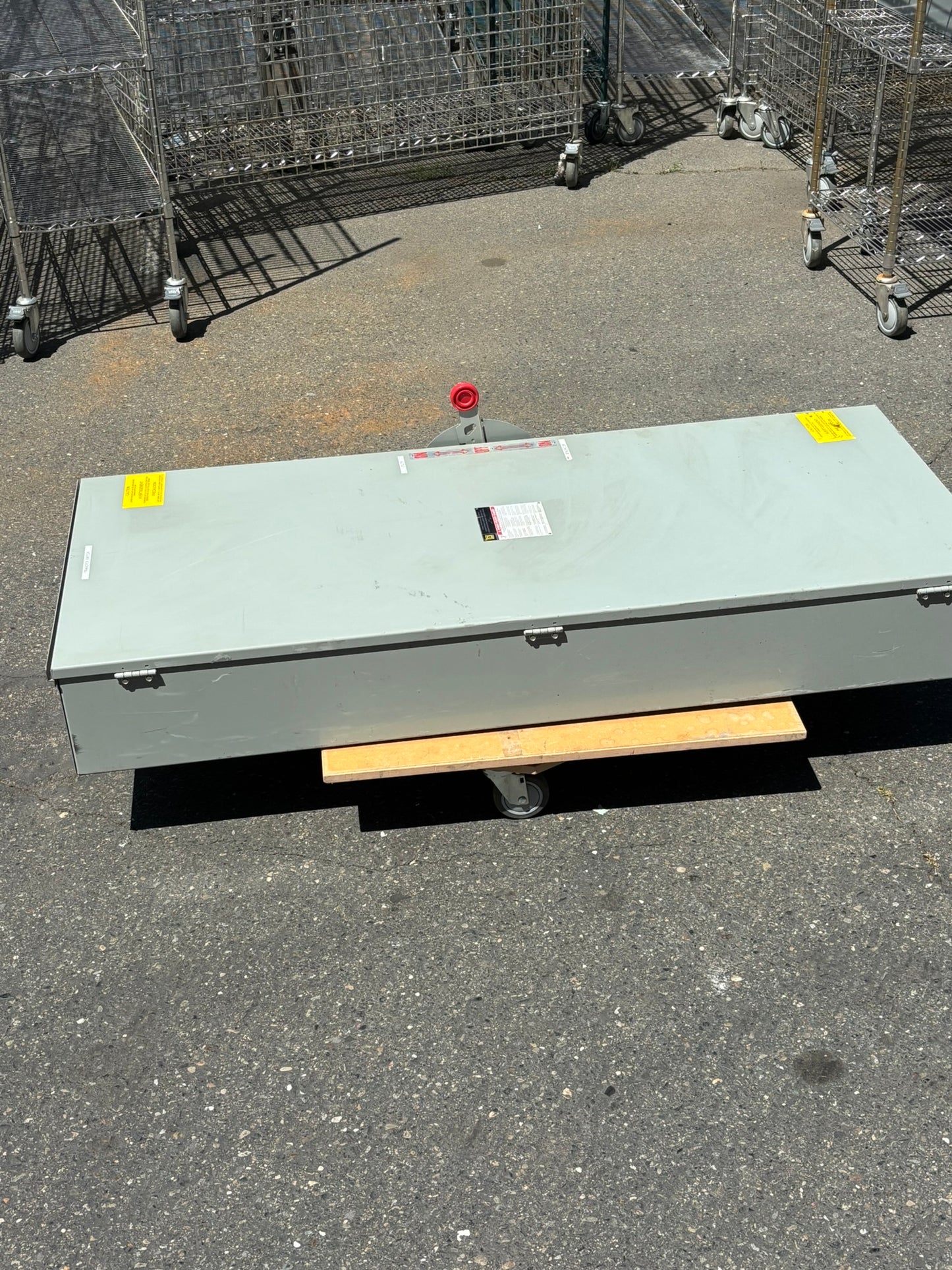 Square D DTU426 Safety Switch, Double Throw, Non Fusible, 4P4W, 240VAC, 600A, No Box
