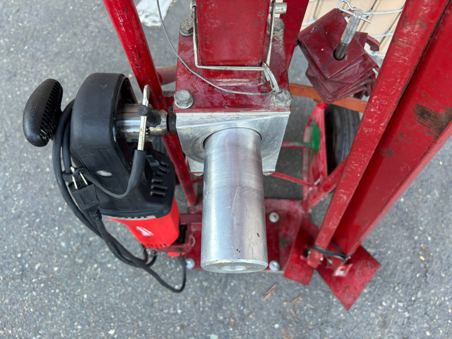 SouthWire Maxis 3000X Lightweight Cable Puller 3K Tripod and Bolt On Trolley