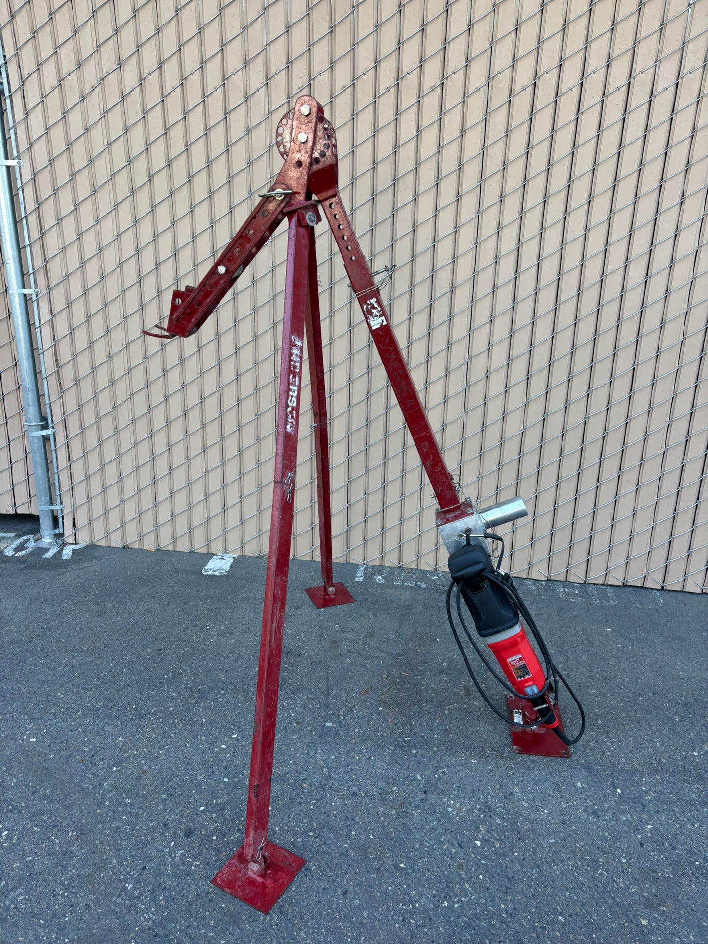 SouthWire Maxis 3000X Lightweight Cable Puller 3K Tripod and Bolt On Trolley