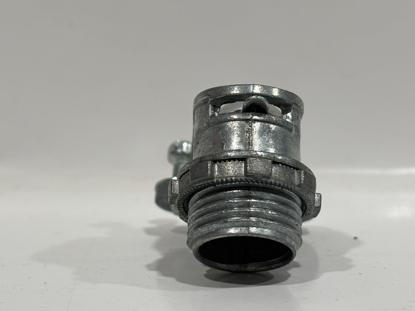 75 PK Bridgeport 801-DC2 90° Connector for 3/8" FMC/MC Cable, Die-Cast Zinc, 2-Screw