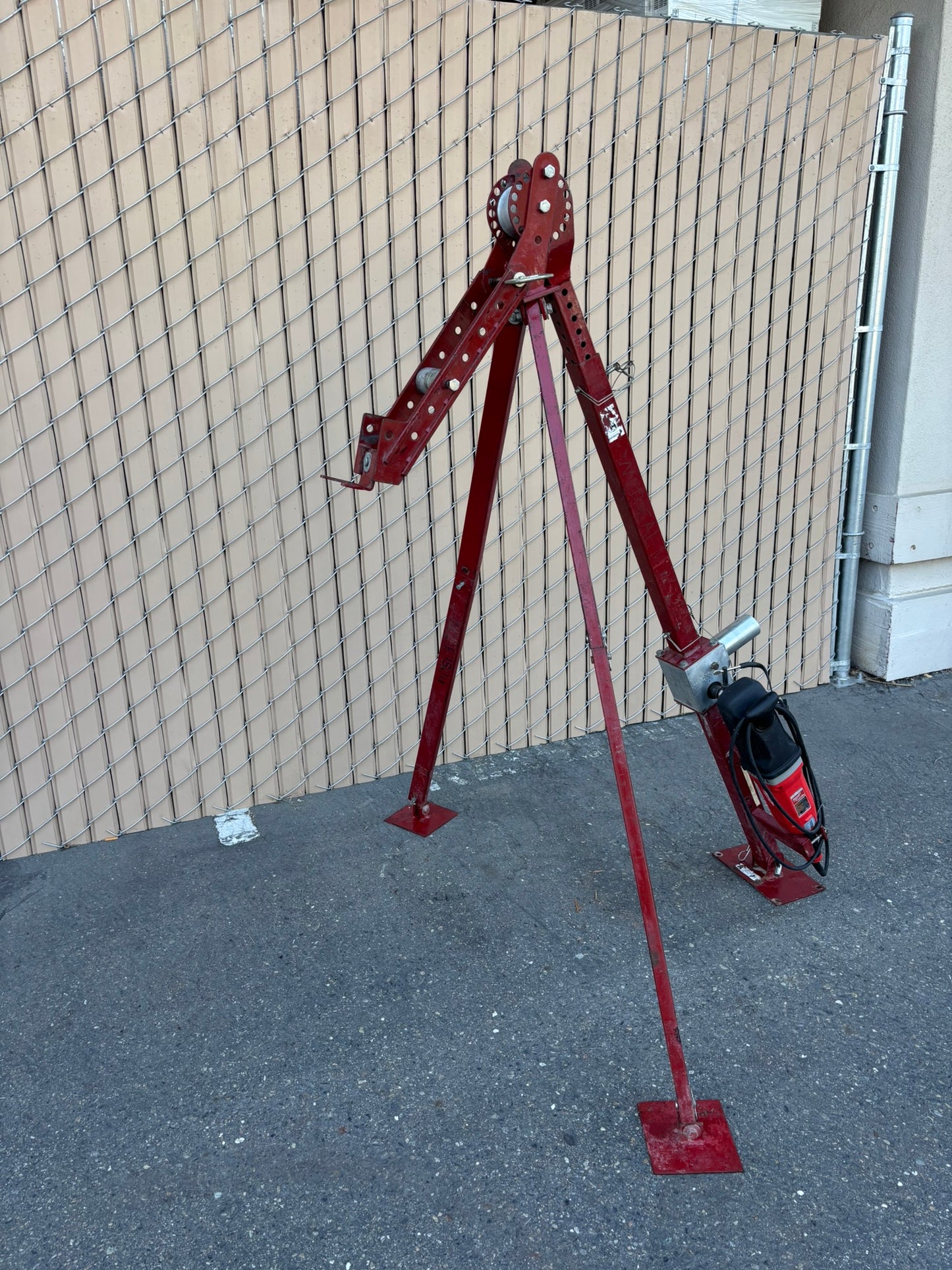 SouthWire Maxis 3000X Lightweight Cable Puller 3K Tripod and Bolt On Trolley