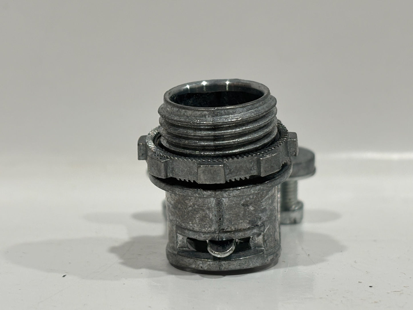 75 PK Bridgeport 801-DC2 90° Connector for 3/8" FMC/MC Cable, Die-Cast Zinc, 2-Screw