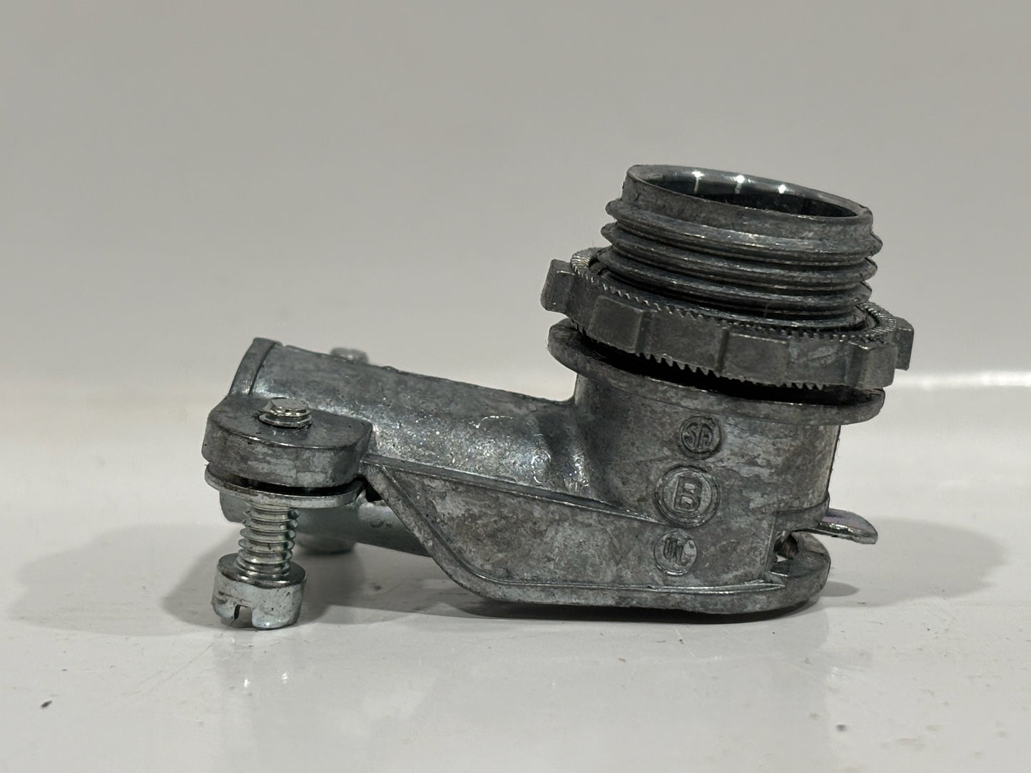 75 PK Bridgeport 801-DC2 90° Connector for 3/8" FMC/MC Cable, Die-Cast Zinc, 2-Screw