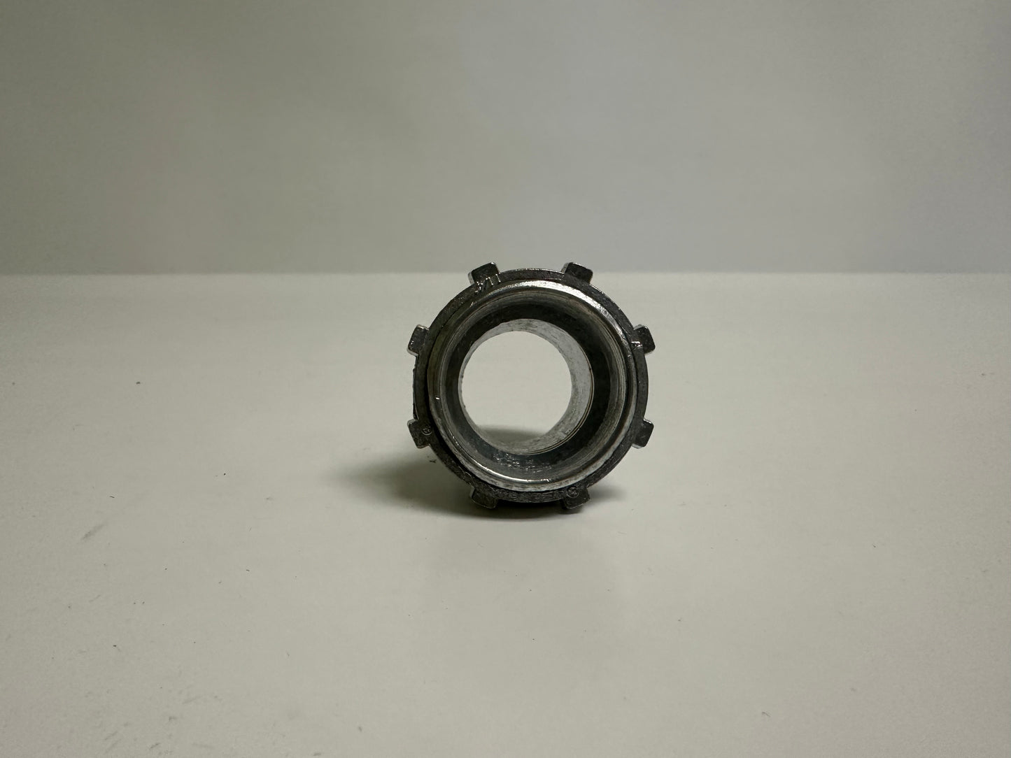 10 PK Arlington (GF125) 1 1/4" Screw-In Connector for Flex Conduit, Zinc