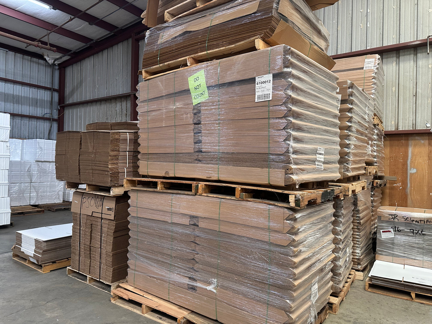 Pallet Gaylord SpaceKraft containers 6200012 40x40x40in with lid Cap 1000 lts. 8 walls