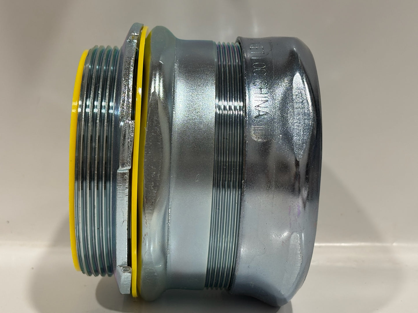 RACO 2966RT 4" Insulated Raintight Compression Connector for EMT Conduit