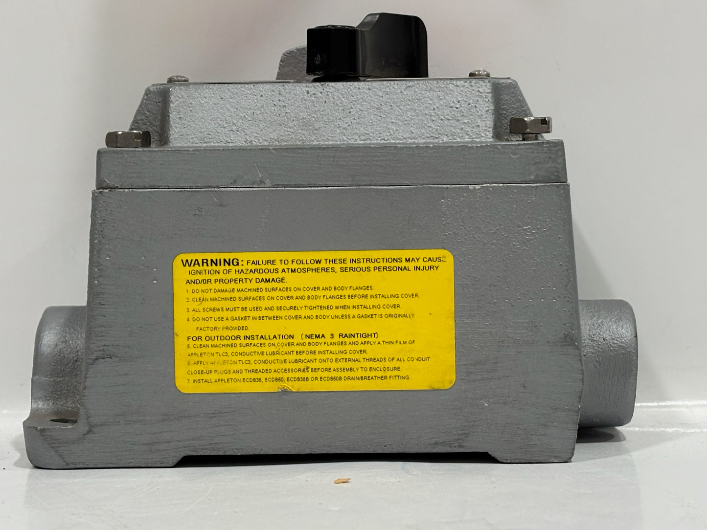 Appleton EDSF12A  Malleable Iron Front Cover for 1-Pole or 2-Pole Switches & 3/4" EDSC