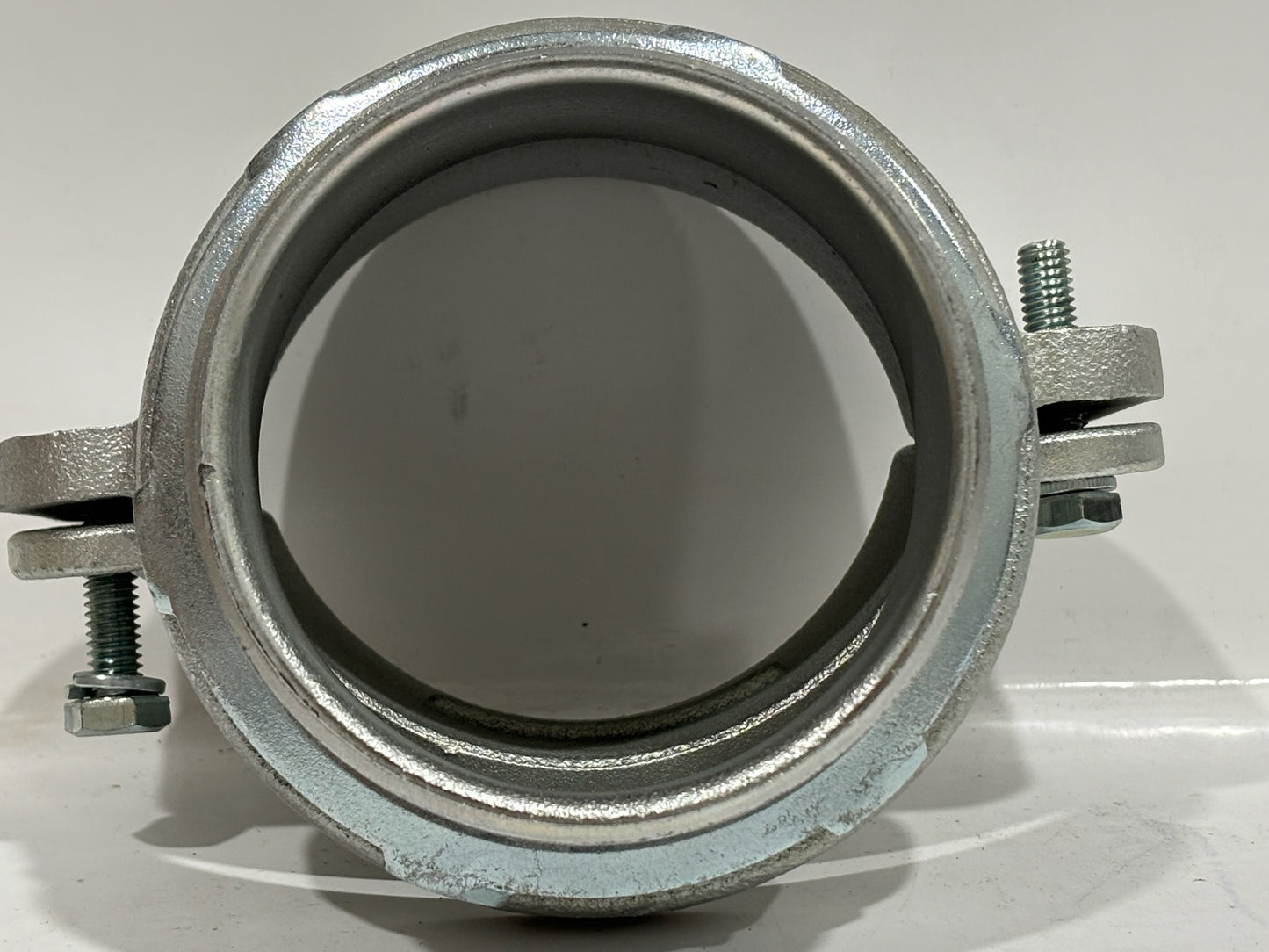 Hubbell RACO 2114 3½″ Straight Squeeze Connector for FMC, Non-Insulated