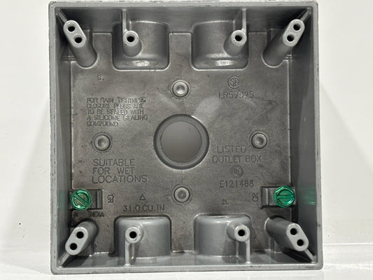 4 PK LR-Series Aluminum Conduit Body (UL E121488, CSA LR57925)