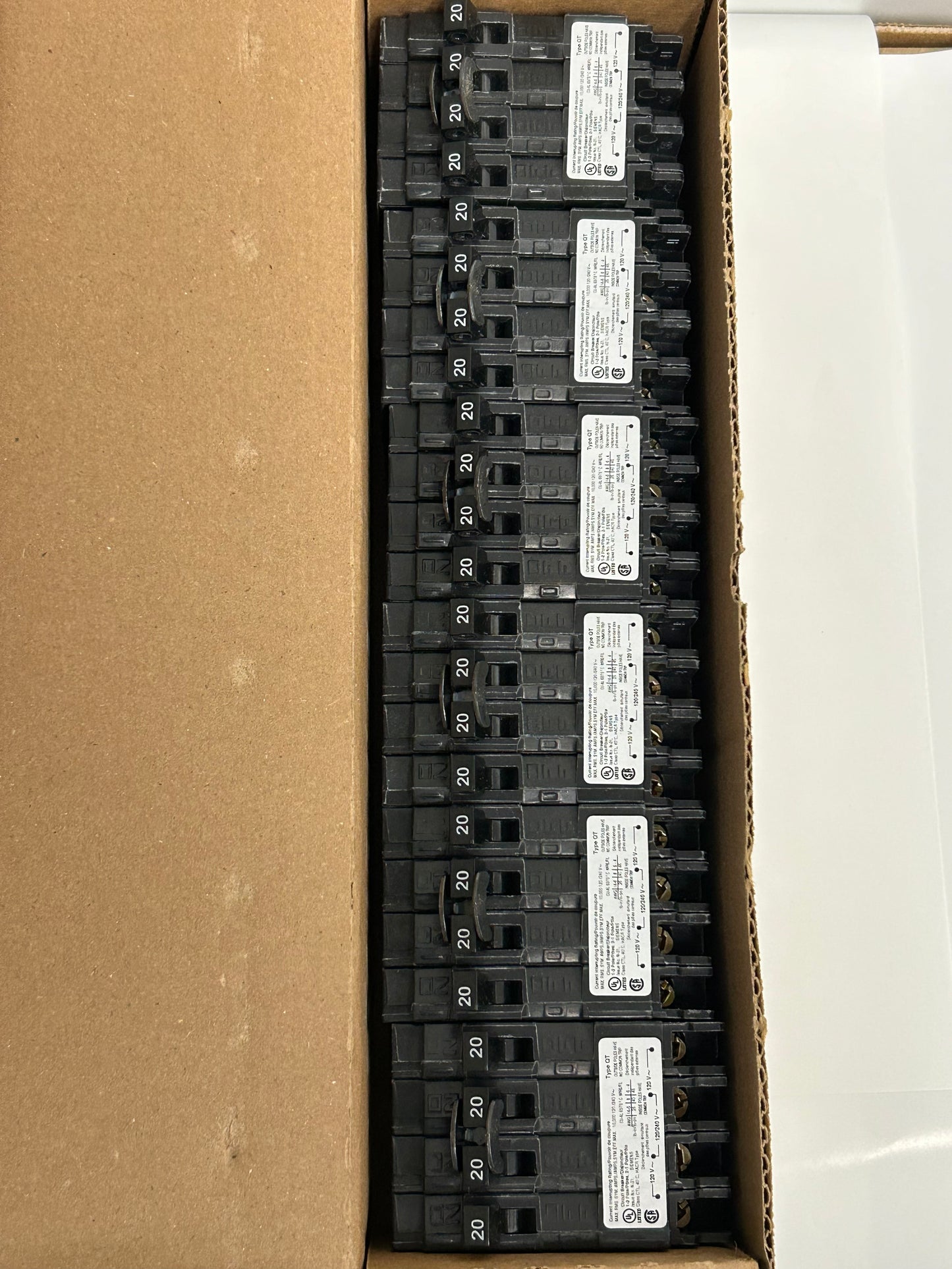 SIEMENS Q22020CT Circuit Breaker TRIPLEX 20/20Amp 120/240V 60Hz QT (6 Pack)