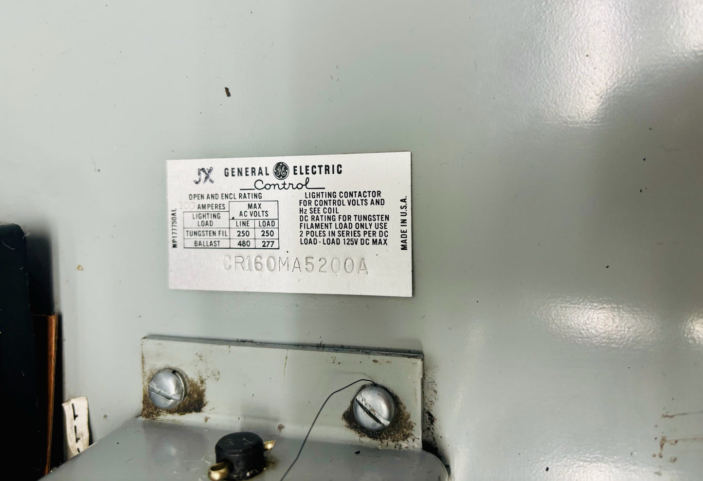 General Electric CR160MA5200A Mechanically Held Lighting Contactor