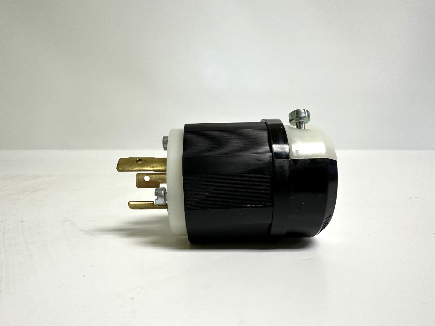 4 PK Leviton (2311) 2 Pole, 3 Wire, Grounding,  Locking Plug, 20A-125V, Black