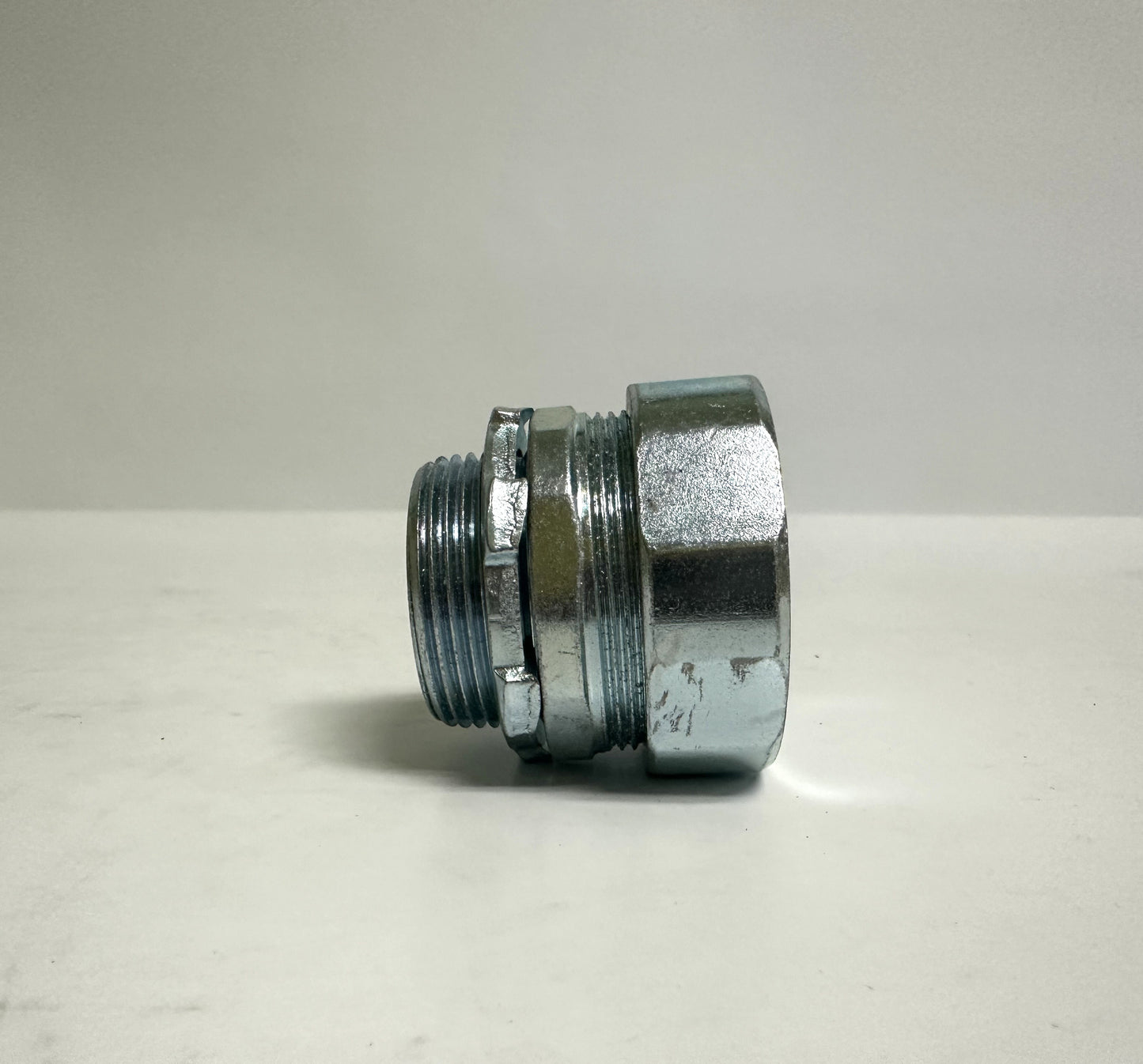 10 PK Raco (1805) 1 1/4" Compression No-Thread Conduit Connector, Steel