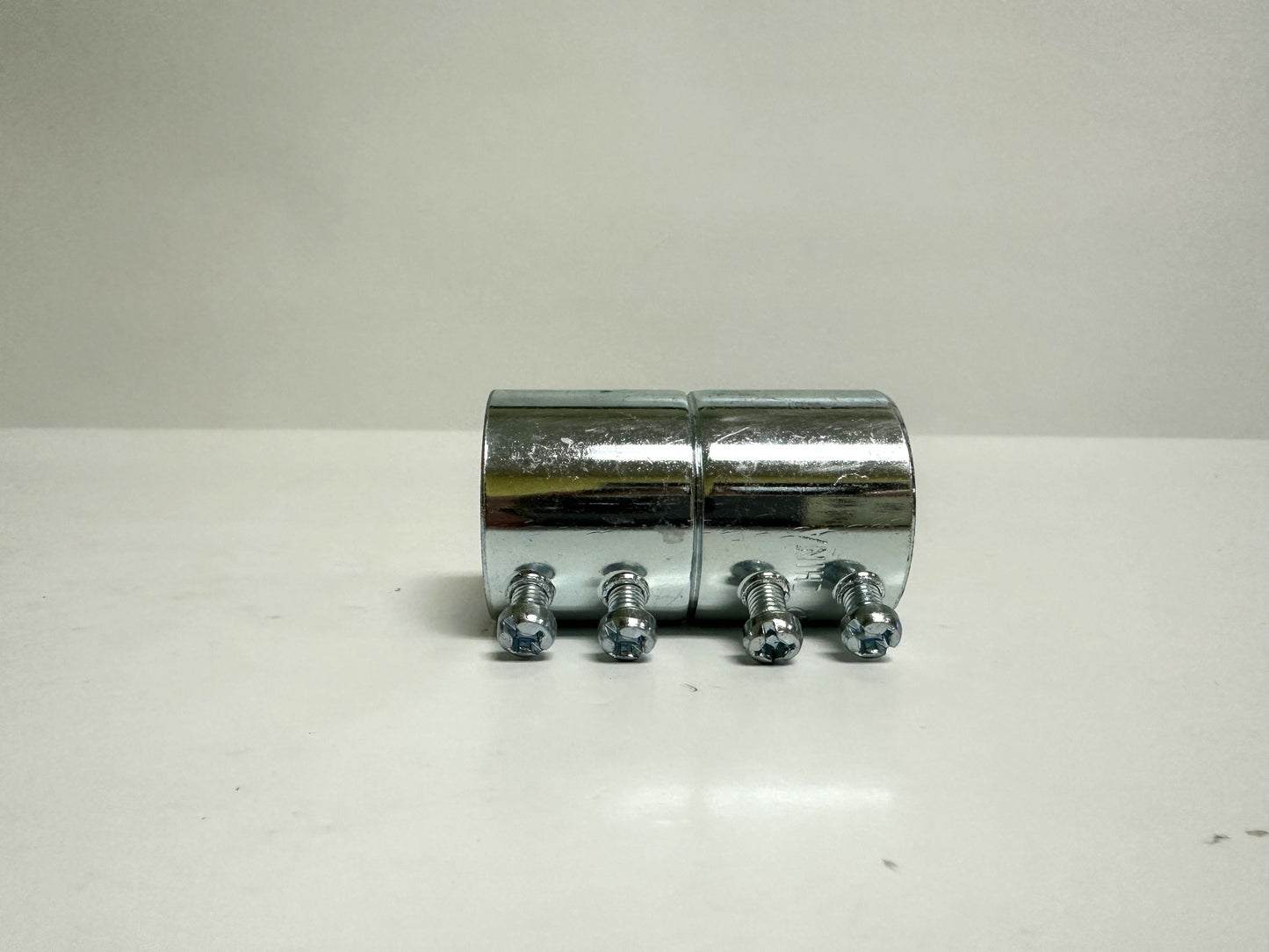15 PK Raco (2025) 1 1/4" Set Screw Type EMT Coupling, Concrete Tight, Zinc Plated