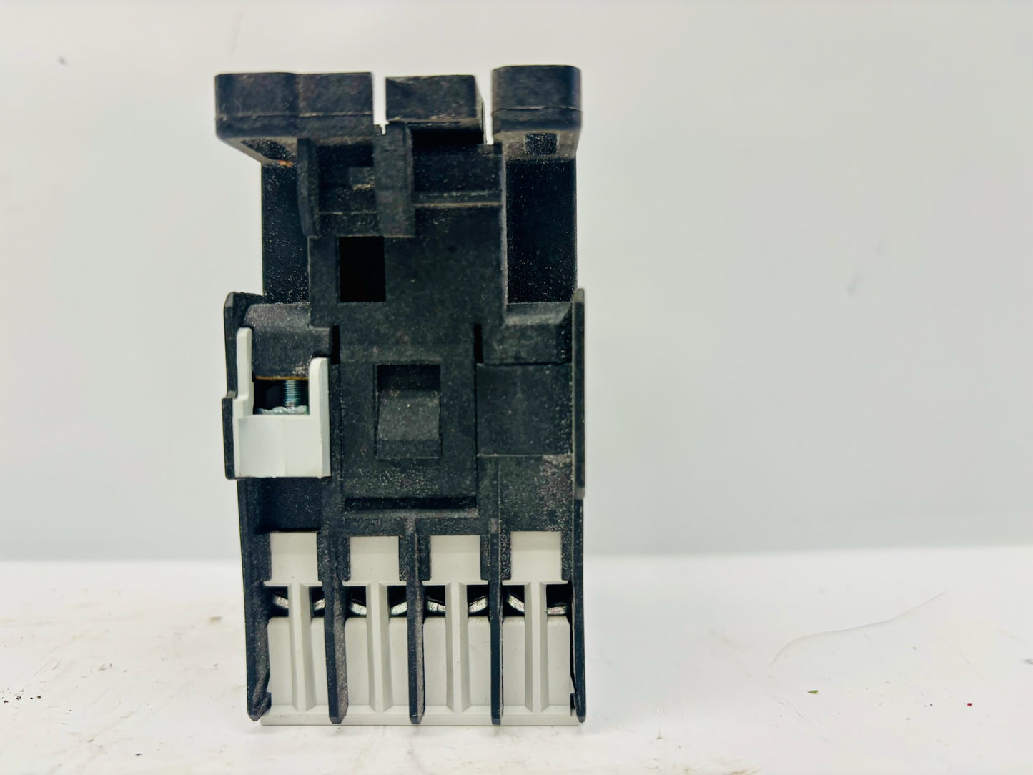 General Electric CL02A310T 3-Pole Electrical Contactor 32A