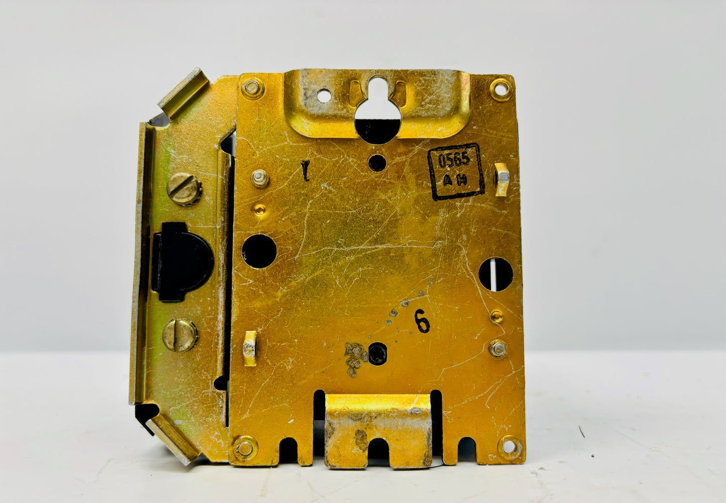Square D 8903SM04 Multi‑pole Lighting Contactor (Black side plastic chipped/cracked)