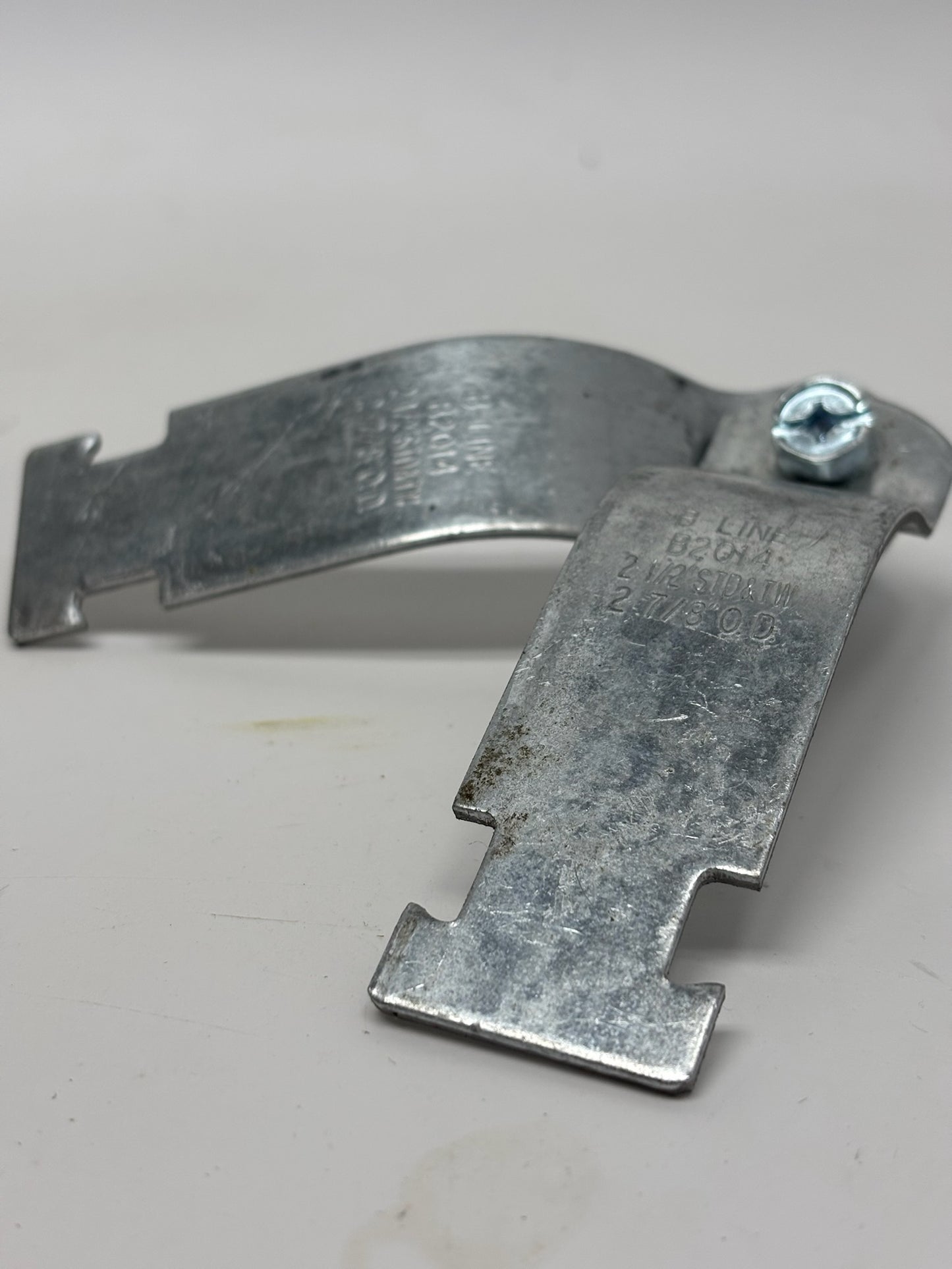 50 PK Eaton B-Line B2006PAZN Pipe Hangers, Zinc-Plated Steel, Adjustable